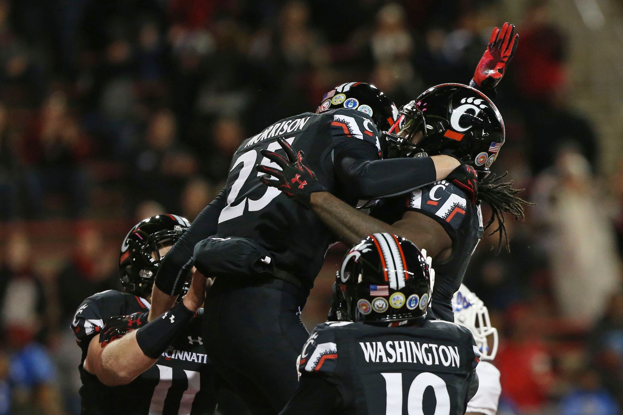 Cincinnati Pulls Away From Tulsa To Become Bowl Eligible