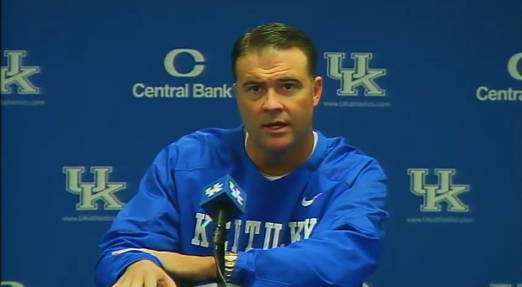 Former Kentucky Guard Taylor Murray Signs Professional Contract