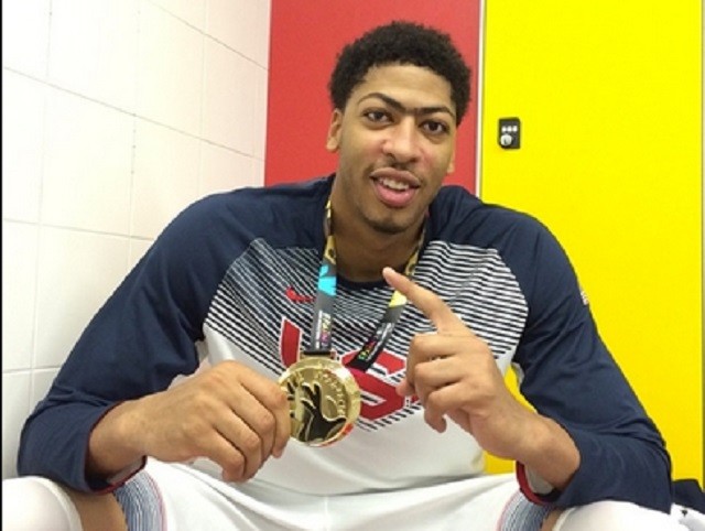 Anthony Davis Knocks Down Full court Shot with Ease Anthony Davis Knocks Down Full court Shot with Ease