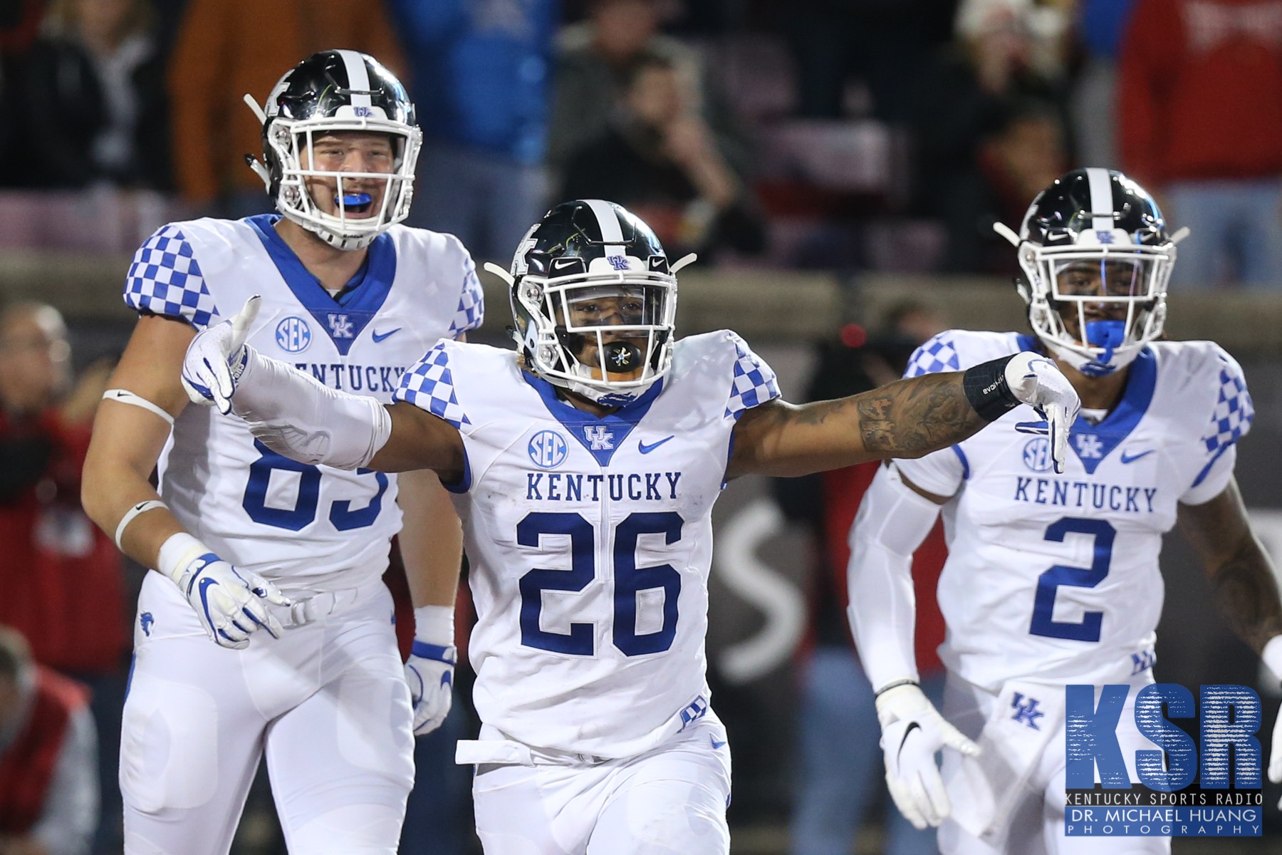 Kentucky will wear chrome helmets against Penn State