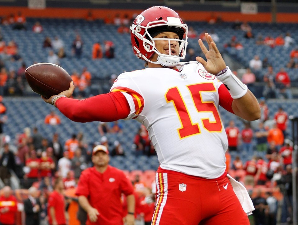 It looks like Patrick Mahomes can throw a football 100 yards