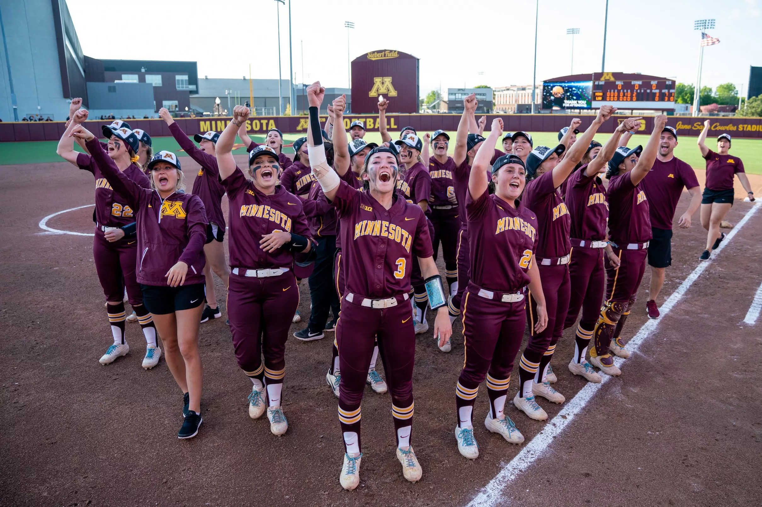 Minnesota Softball Gophers Defeat LSU 30 to Advance to the College