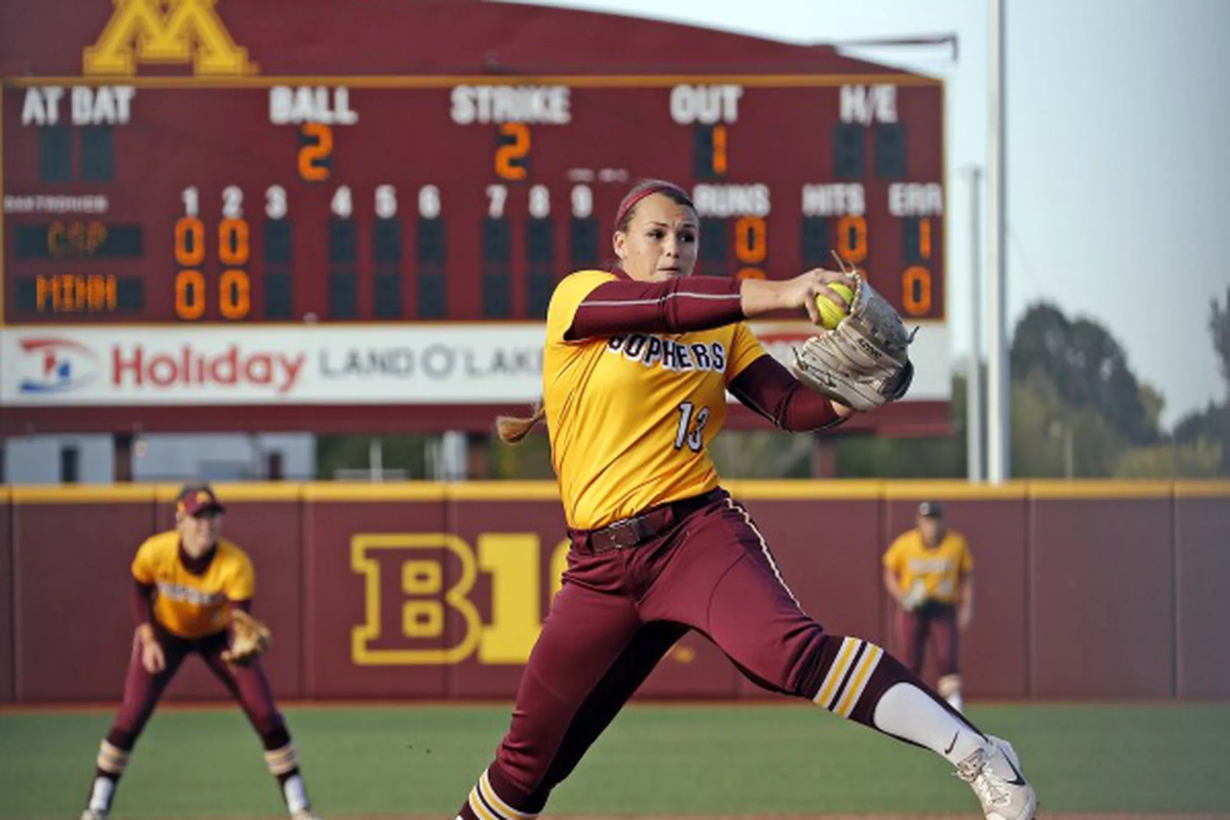 Minnesota Softball Gophers Upset 9 Arizona Wildcats