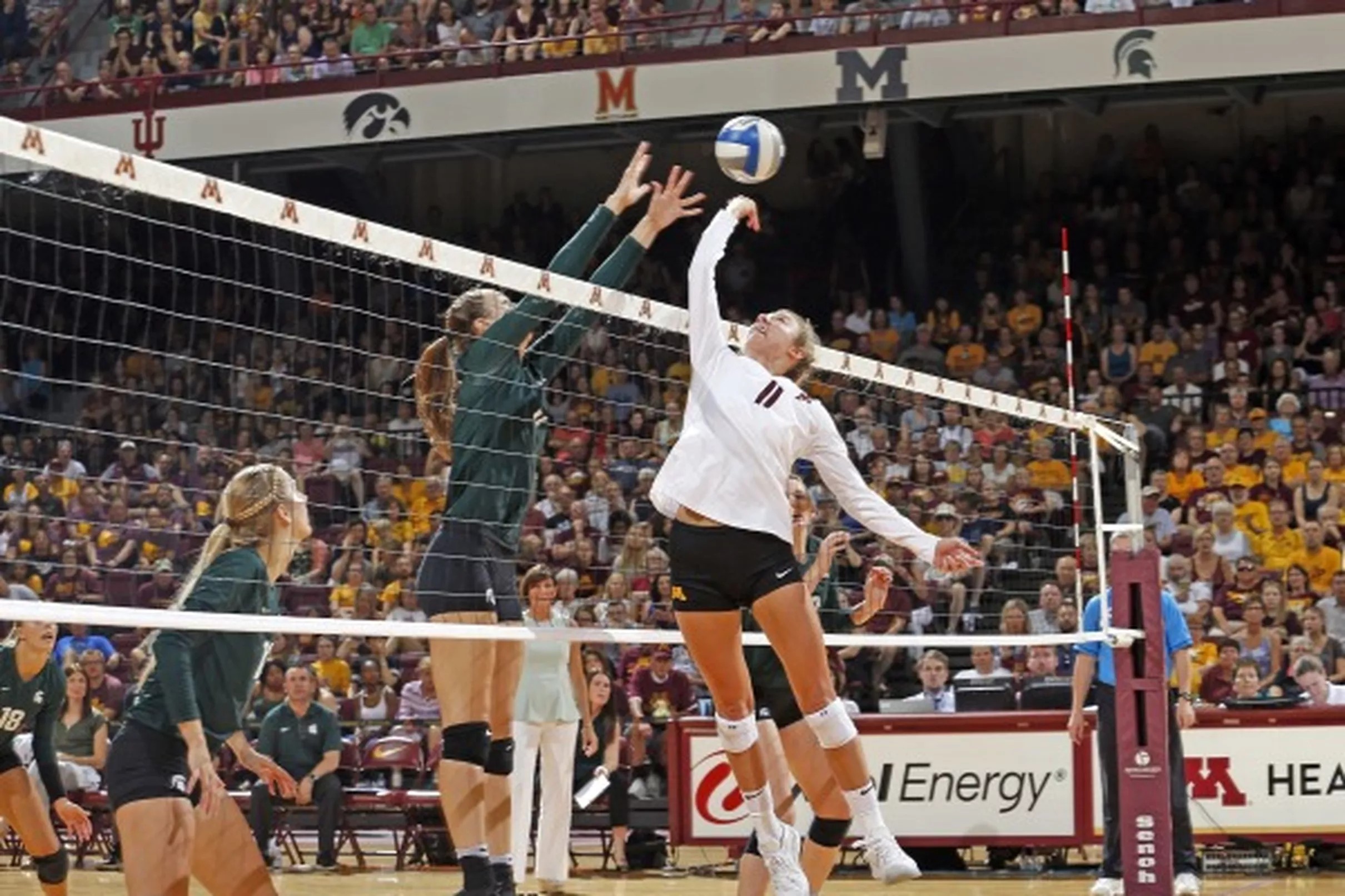 Gopher Volleyball Home Win Streak Ends at the Hands of the Spartans