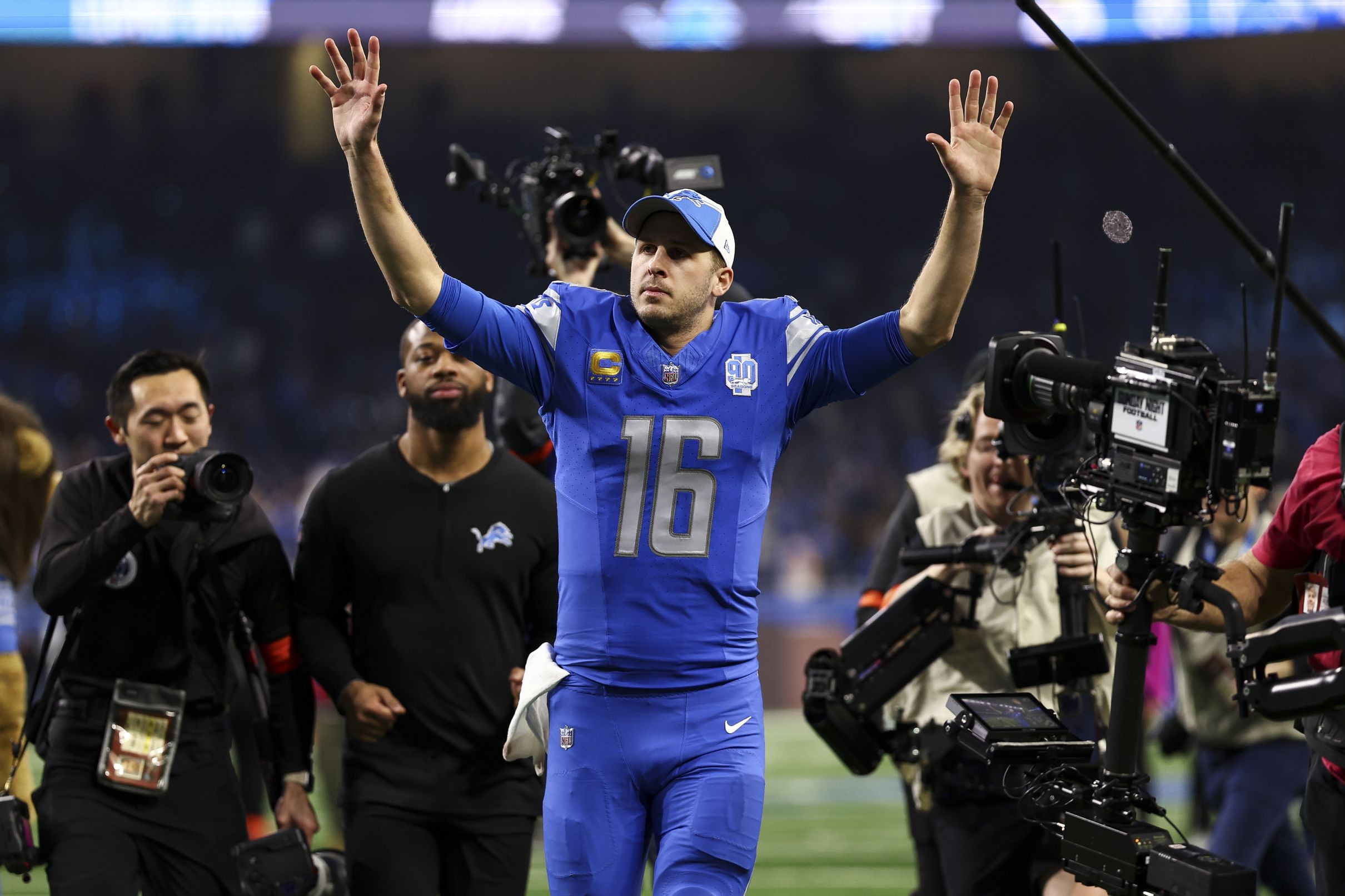 VIDEO: Dan Campbell’s Powerful Message To Jared Goff In Locker Room ...