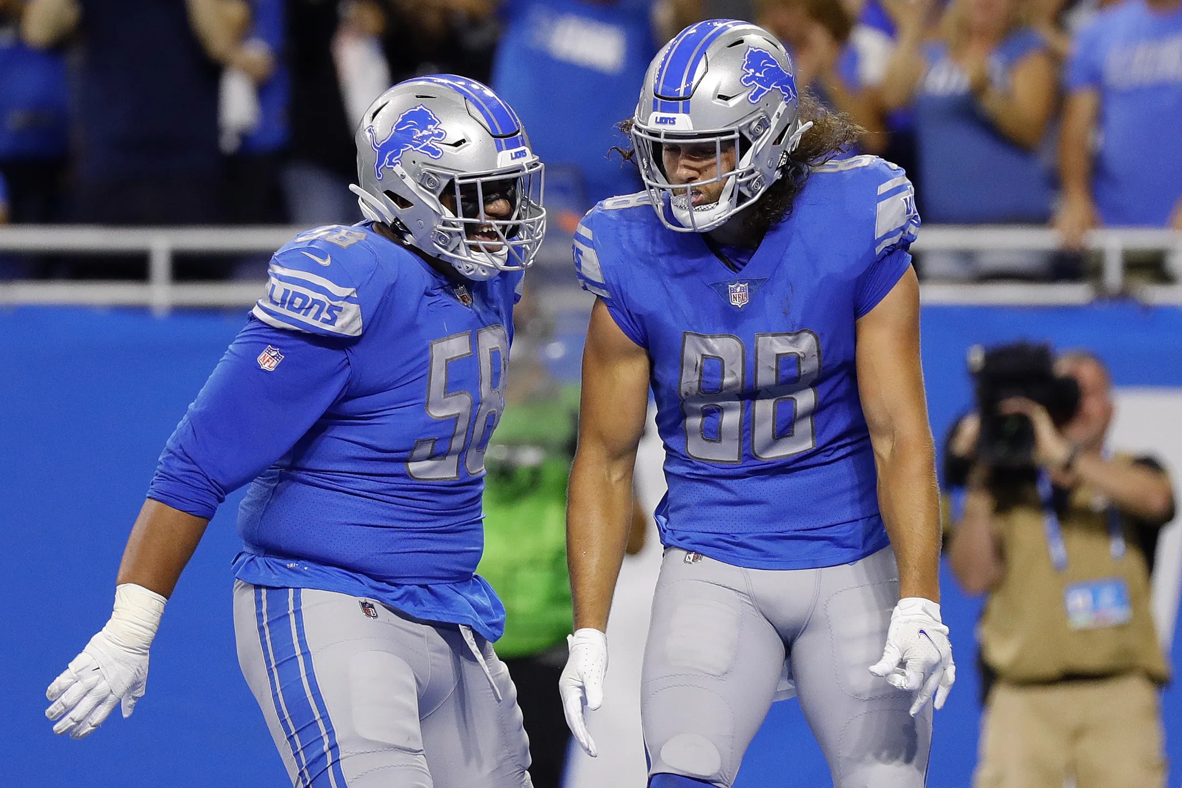 Detroit Lions' T.J. Hockenson, Penei Sewell ACTIVE vs. Vikings in Week 5