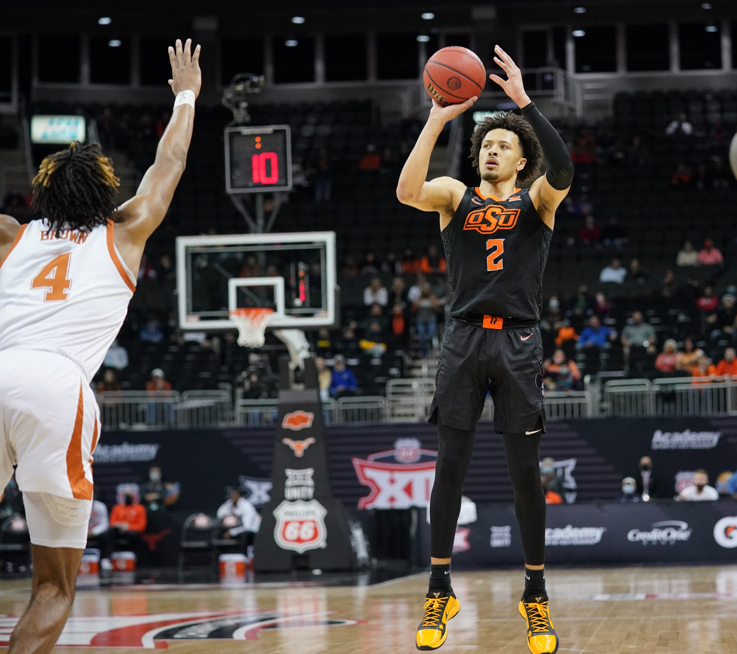cade cunningham nike shoes
