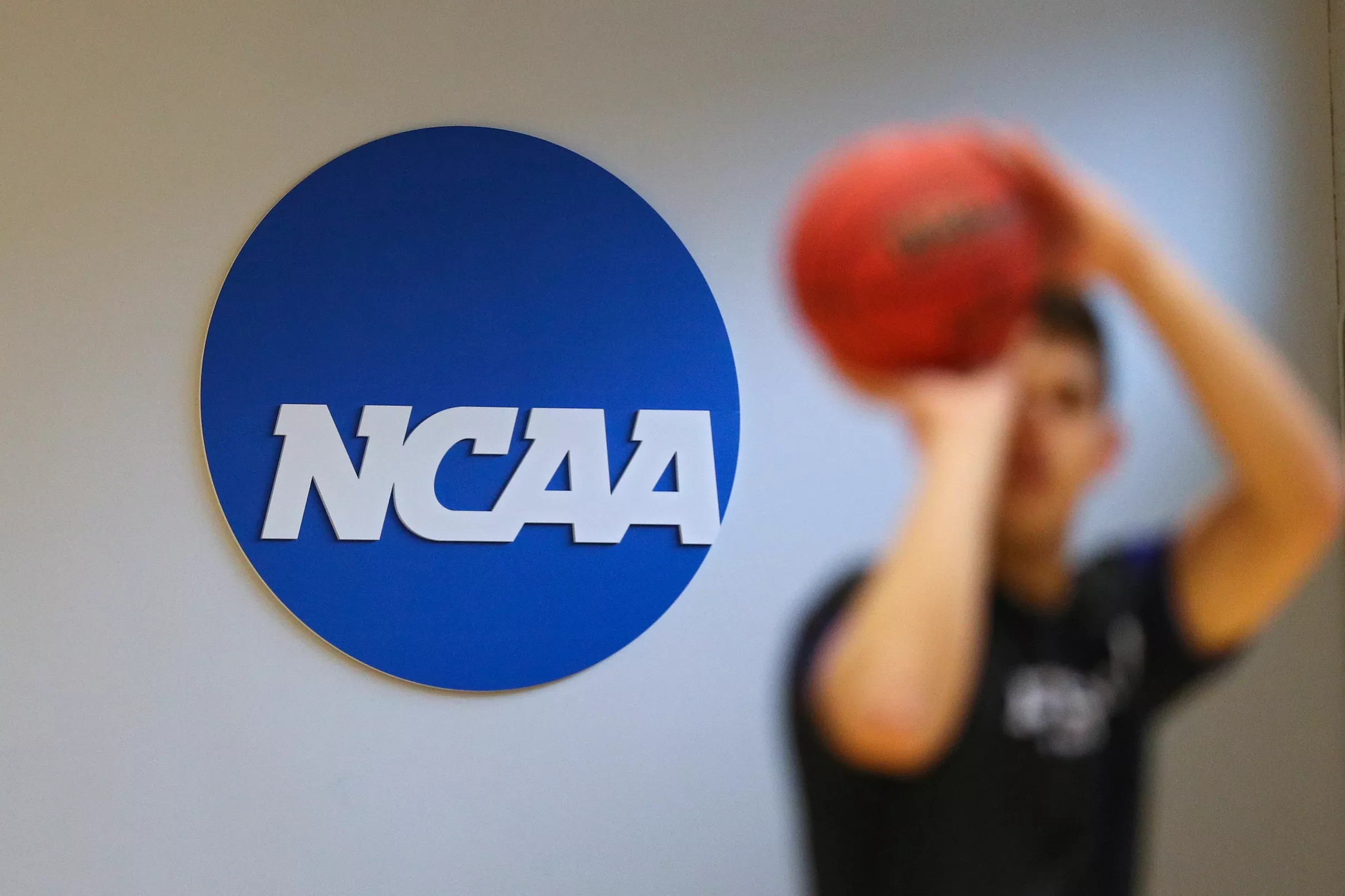 Ncaa Approves Extra Year Of Eligibility For Basketball Players Proposes One Time Transfer 