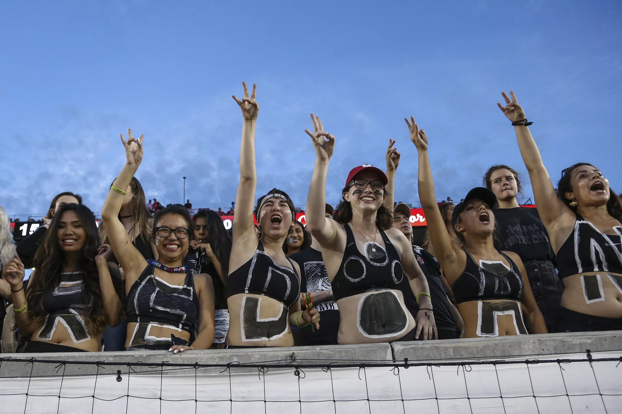 No Houston s Fans Aren t Doing ASU s Forks Up Hand Signal