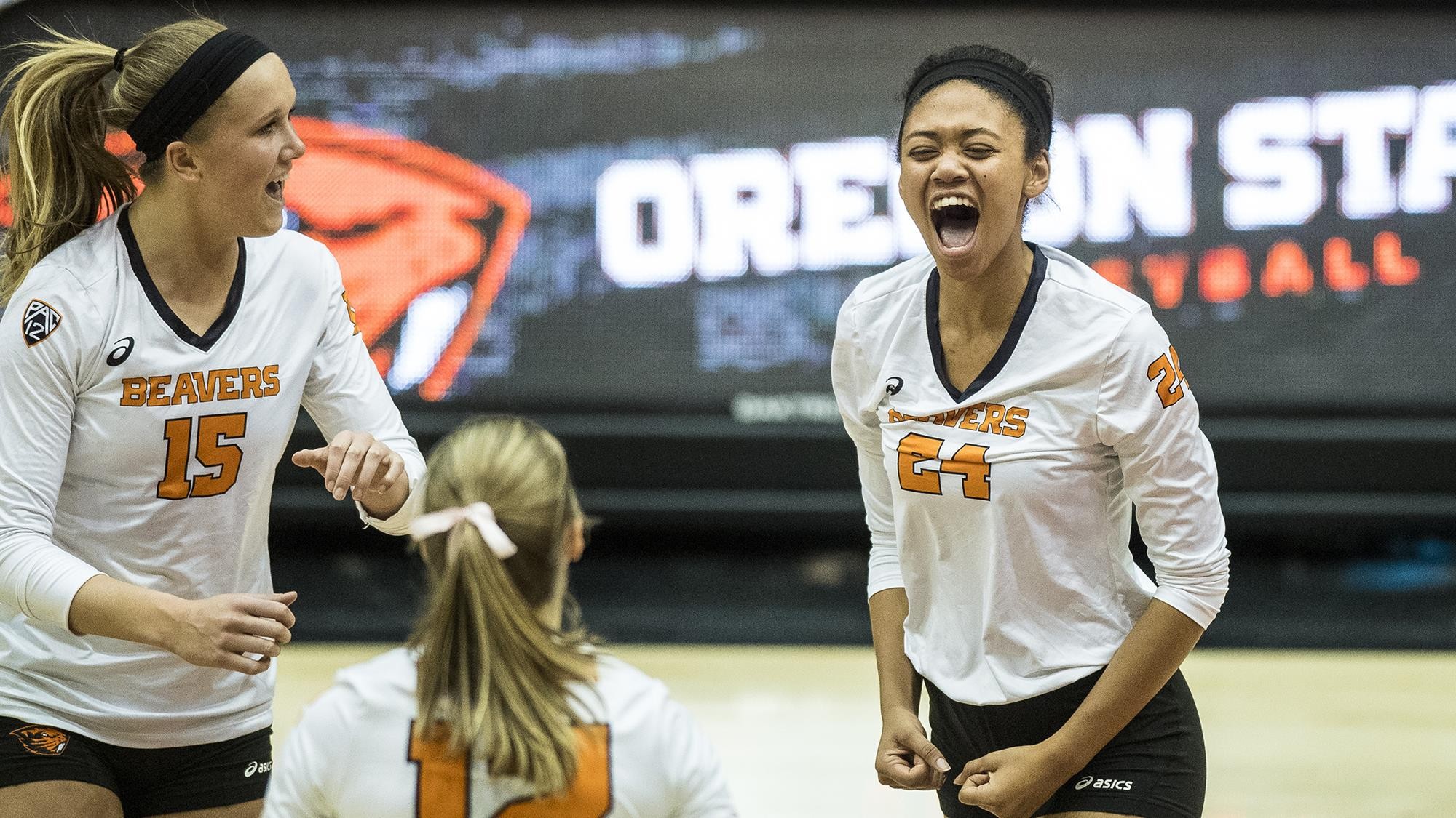 Beavers Close Regular Season with Bruins, Ducks