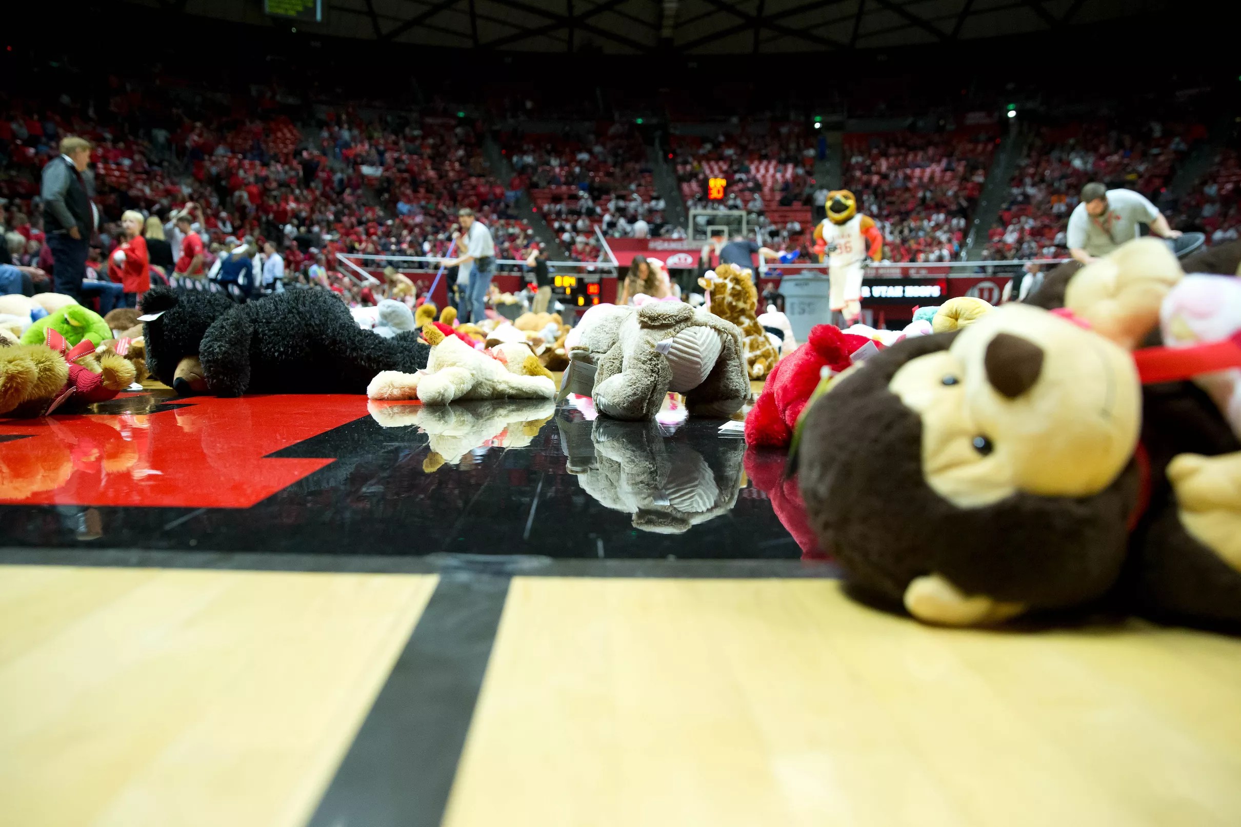 The Top 5 Stuffed Animals You Should Throw On the Court At This