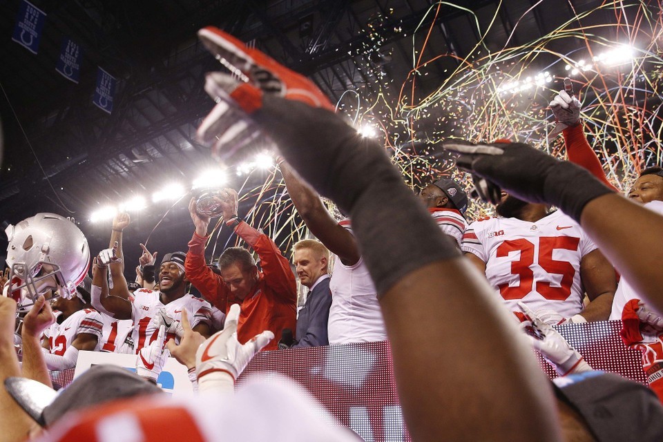 College football bowl schedule: LIVE UPDATES of playoff games, pairings, matchups