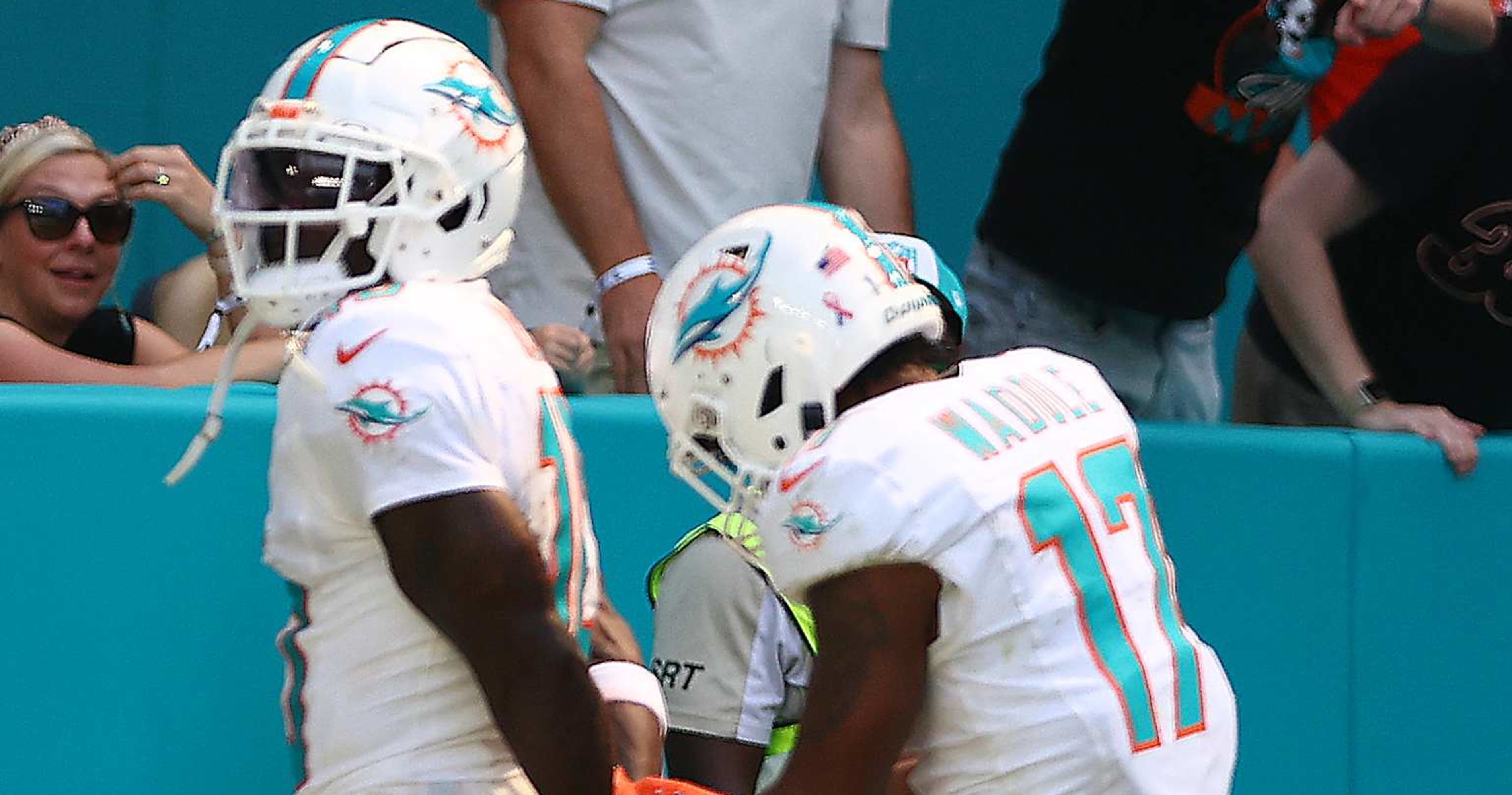 Photo: Dolphins' Tyreek Hill Seems to Reference Police Detainment with ...