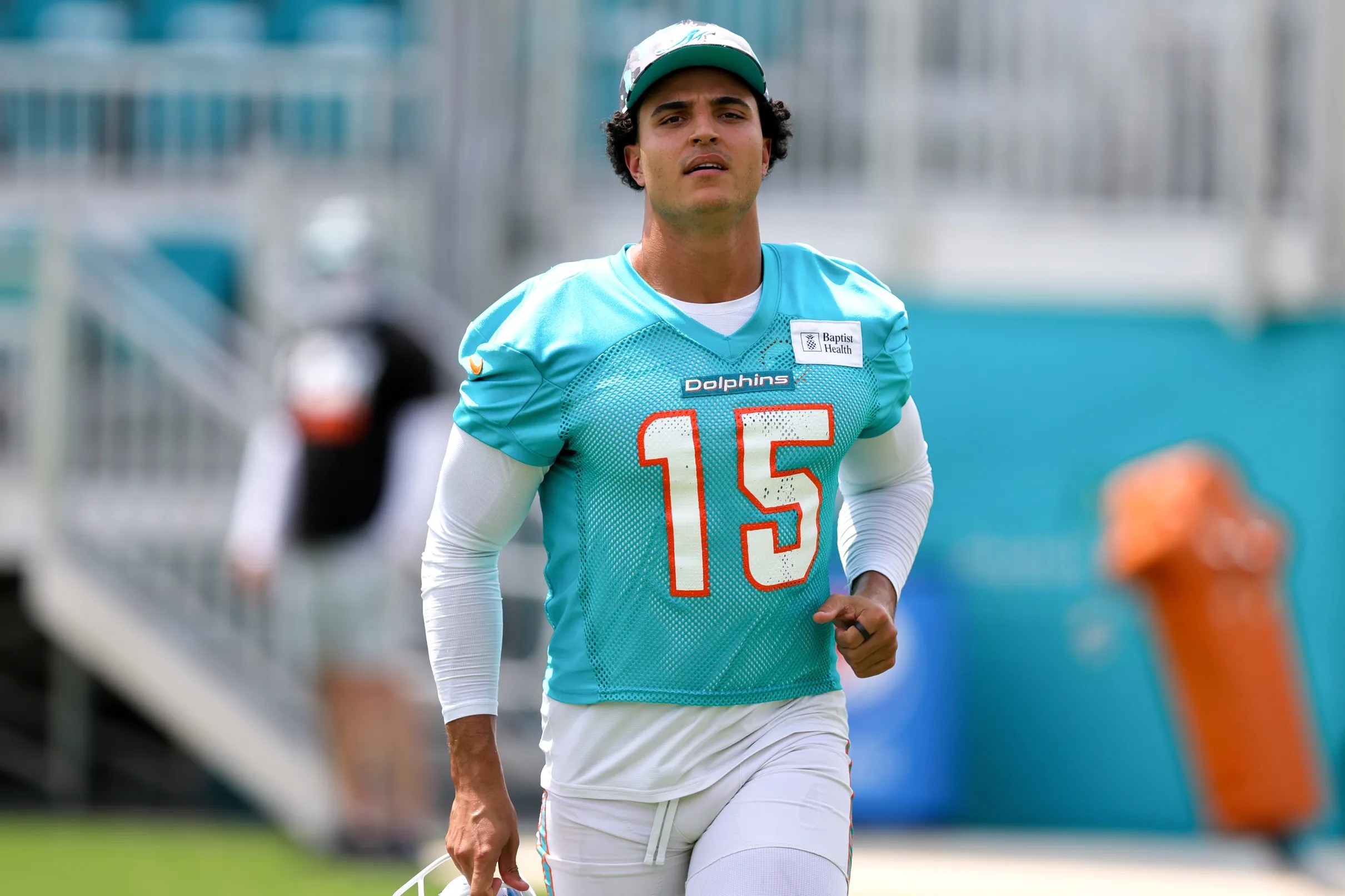 Dolphins' LB Jaelan Phillips held out of practice after being