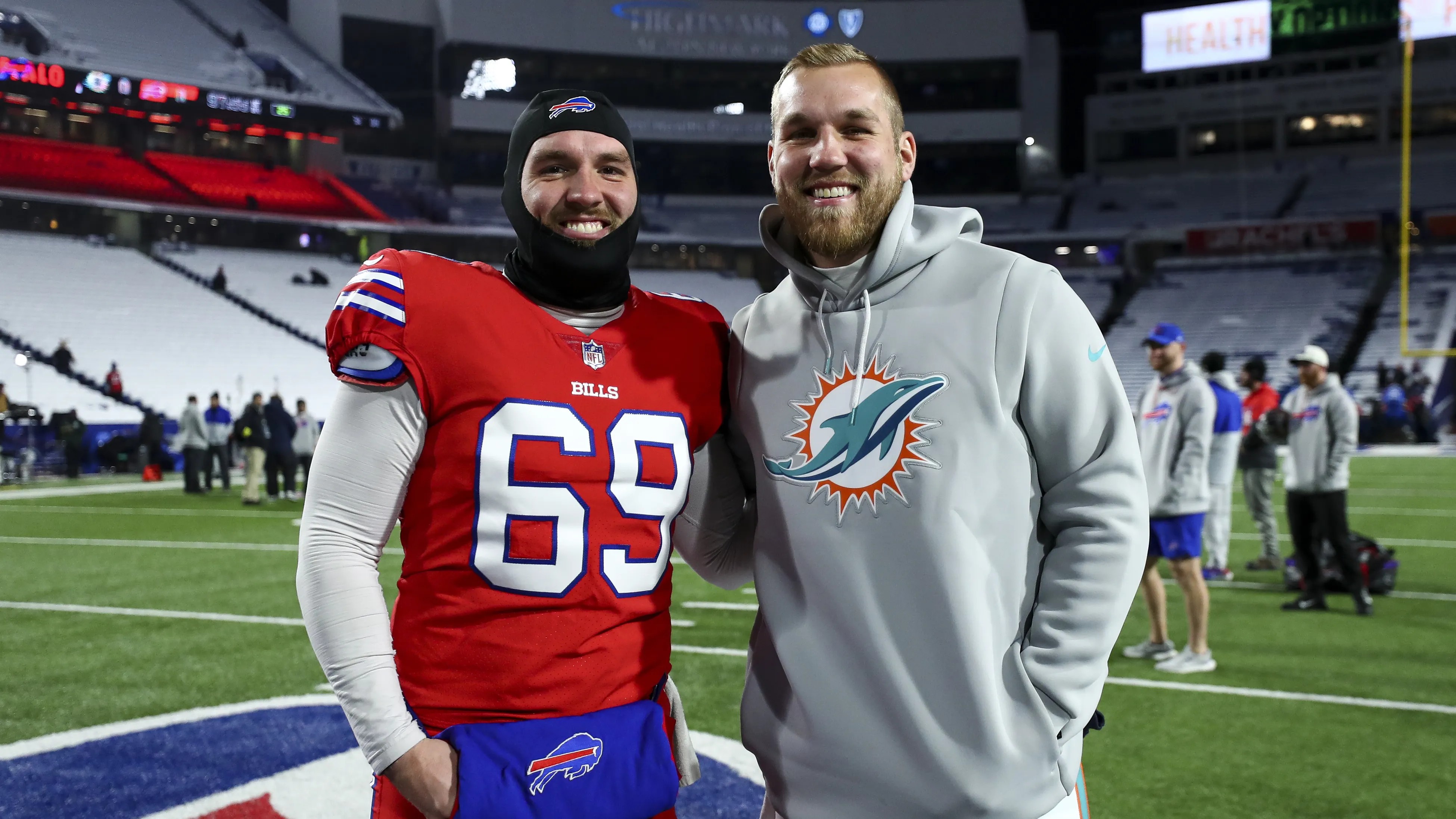 Miami Dolphins quarterback Skylar Thompson throws prior to an NFL wild-card  playoff football game against the Buffalo Bills, Sunday, Jan. 15, 2023, in  Orchard Park, N.Y. (AP Photo/Adrian Kraus Stock Photo 