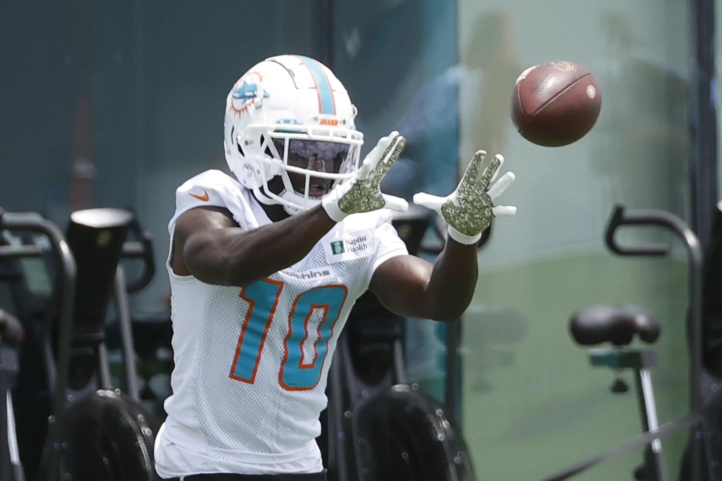 Miami Dolphins 2022 fan polls Running back carries, AFC East results