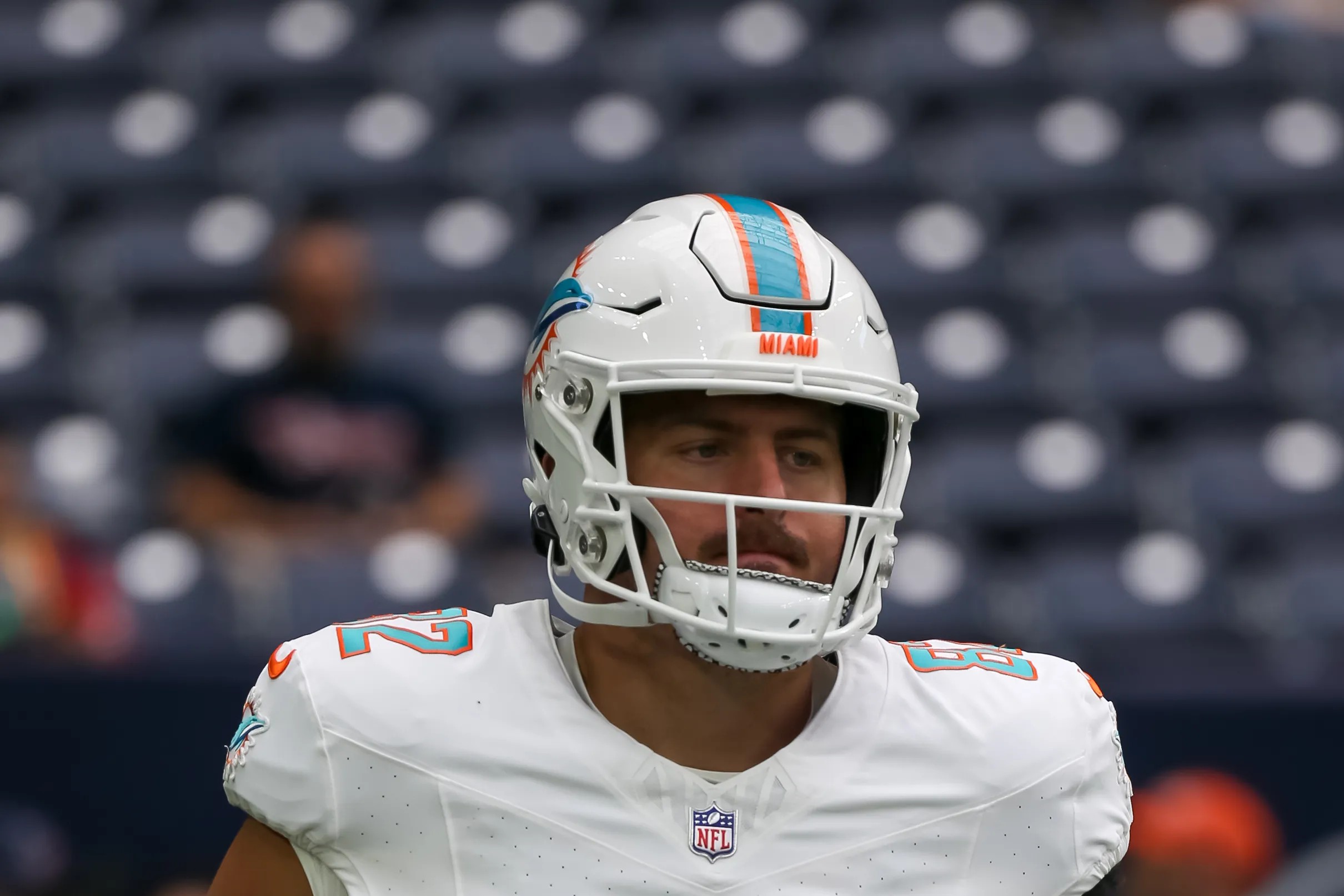 Miami Dolphins release TE Eric Saubert with injury settlement