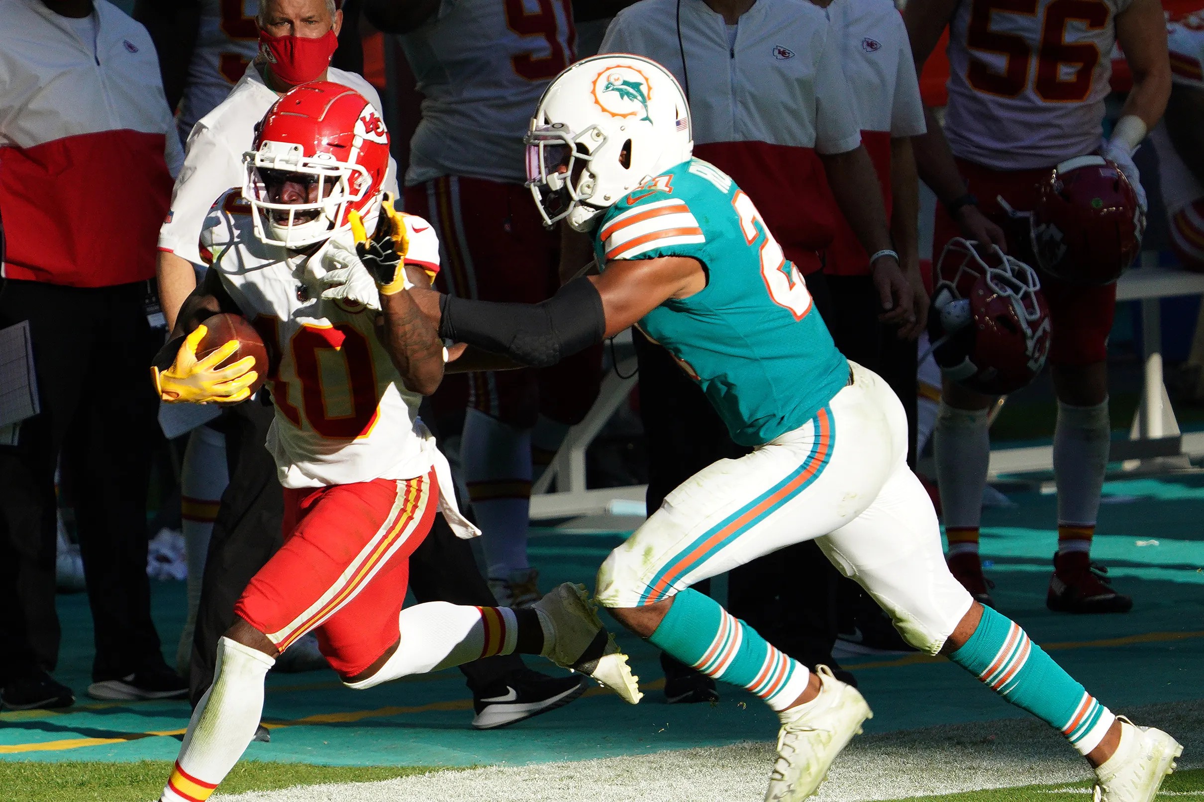 Dolphins: Raheem Mostert calls out Tyreek Hill for fastest Dolphin