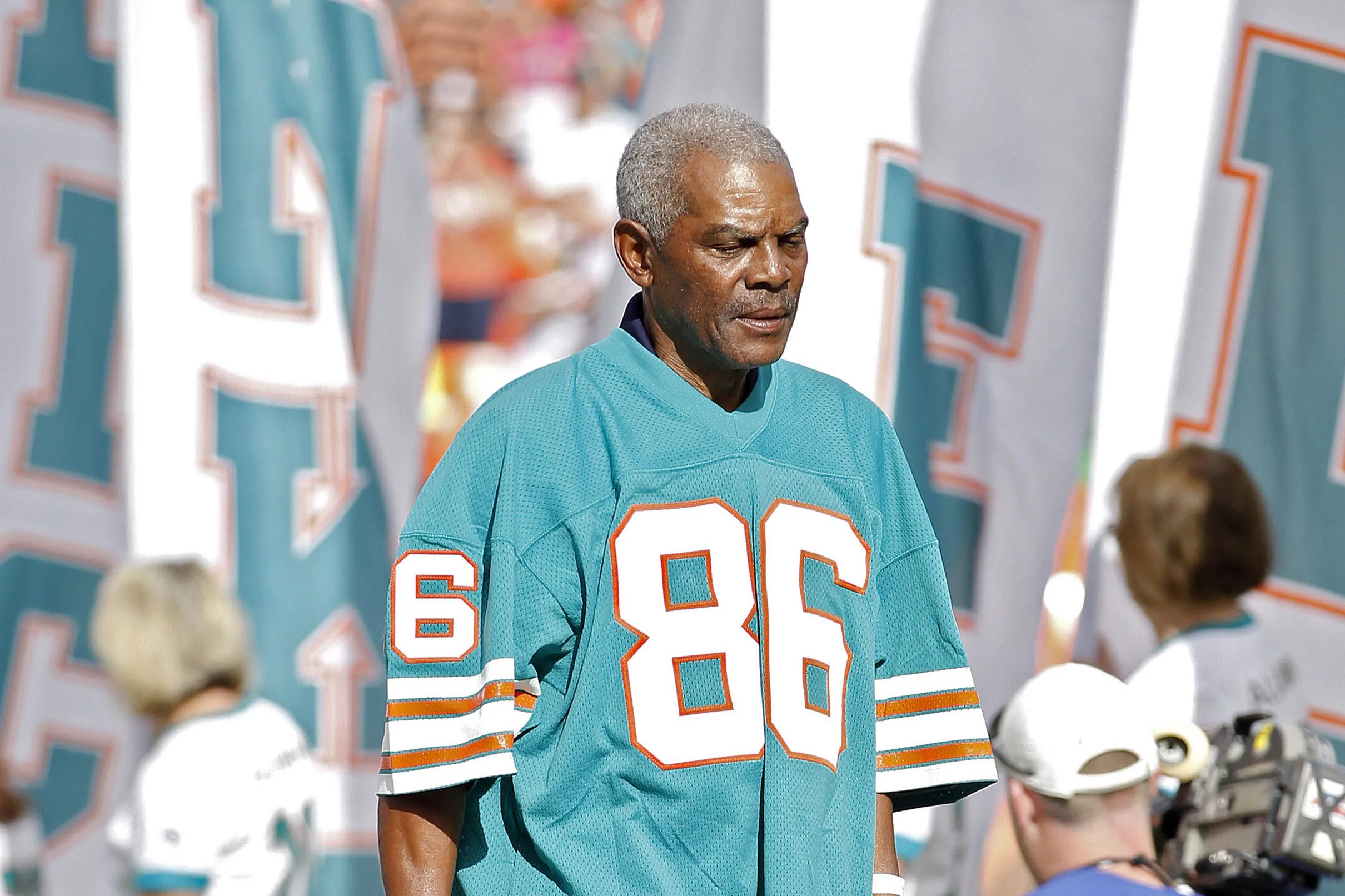 Legendary AFL QB and Dolphins WR Marlin Briscoe dies at age 76