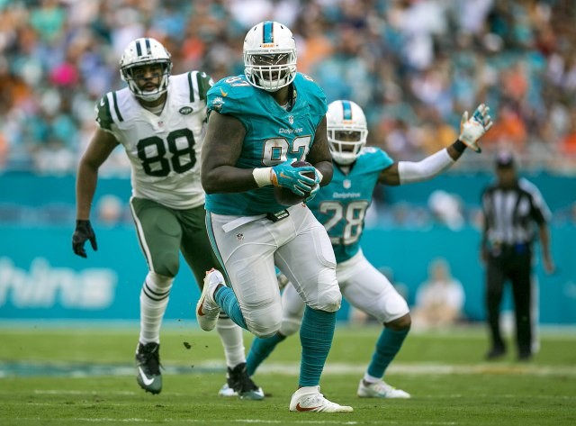 Video: Miami Dolphins Dt Jordan Phillips Hurdles A Jet After Interception