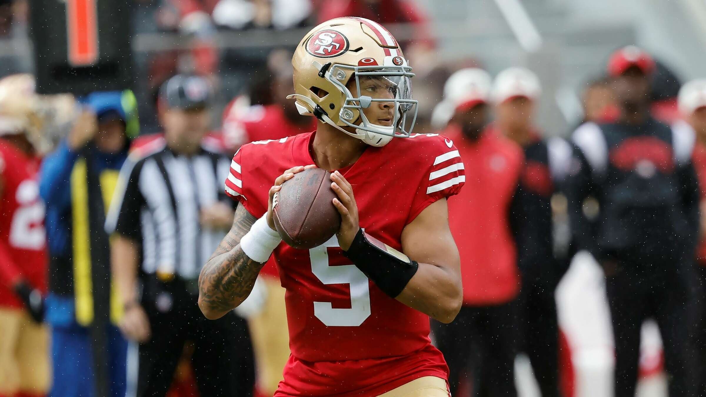 Jimmy Garoppolo takes over for 49ers after QB Trey Lance carted off with  injury 