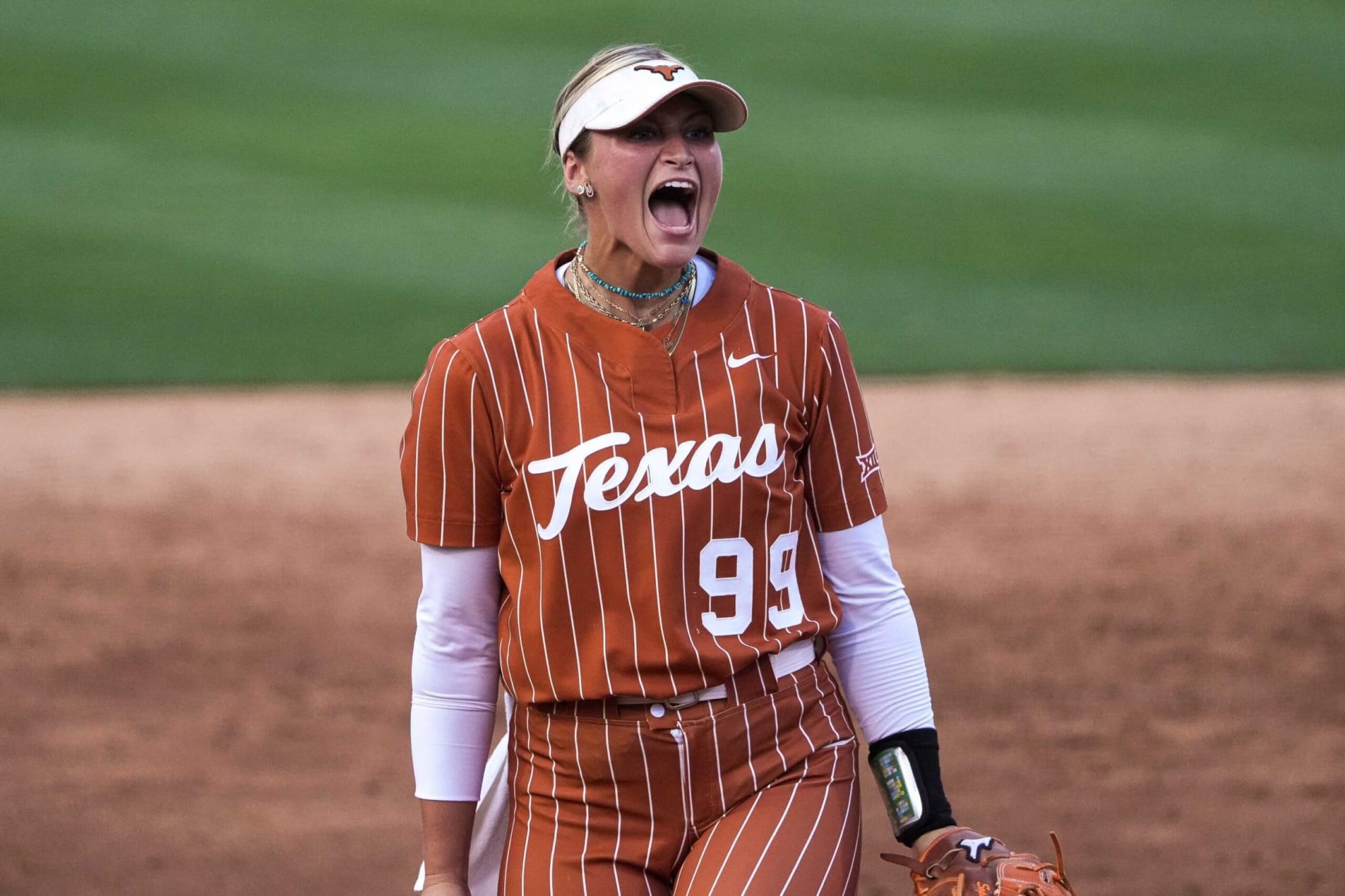 Texas softball slides by Texas A&M 21, advances to regional final