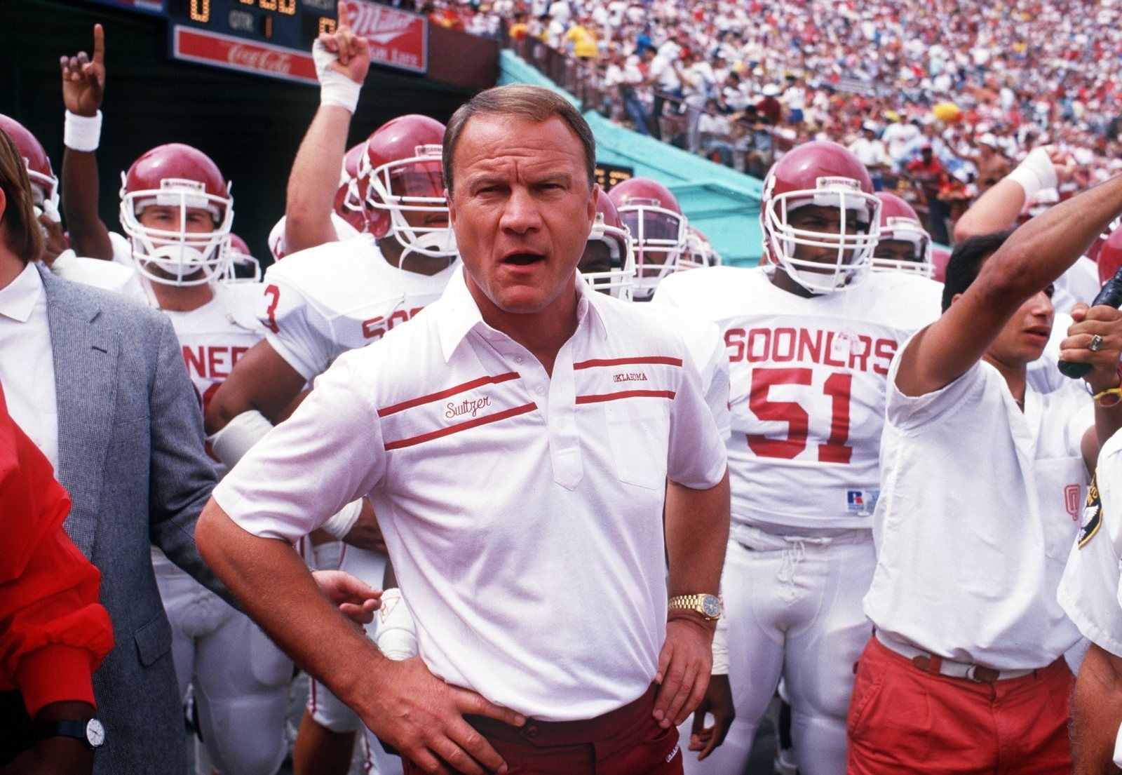 Texas Football Barry Switzer Tweets photo with ‘Horns Up’ gesture