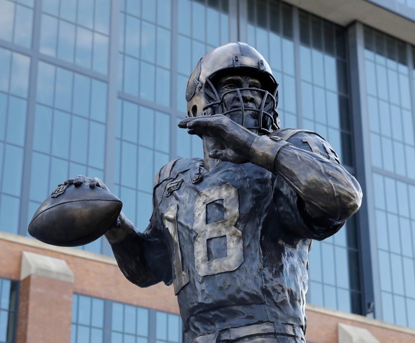 Colts unveil Peyton Manning statue outside Lucas Oil Stadium