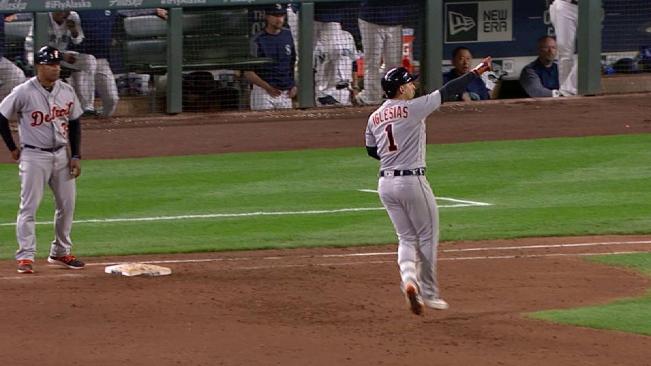 Tigers score twice in eighth to win series opener vs. Mariners