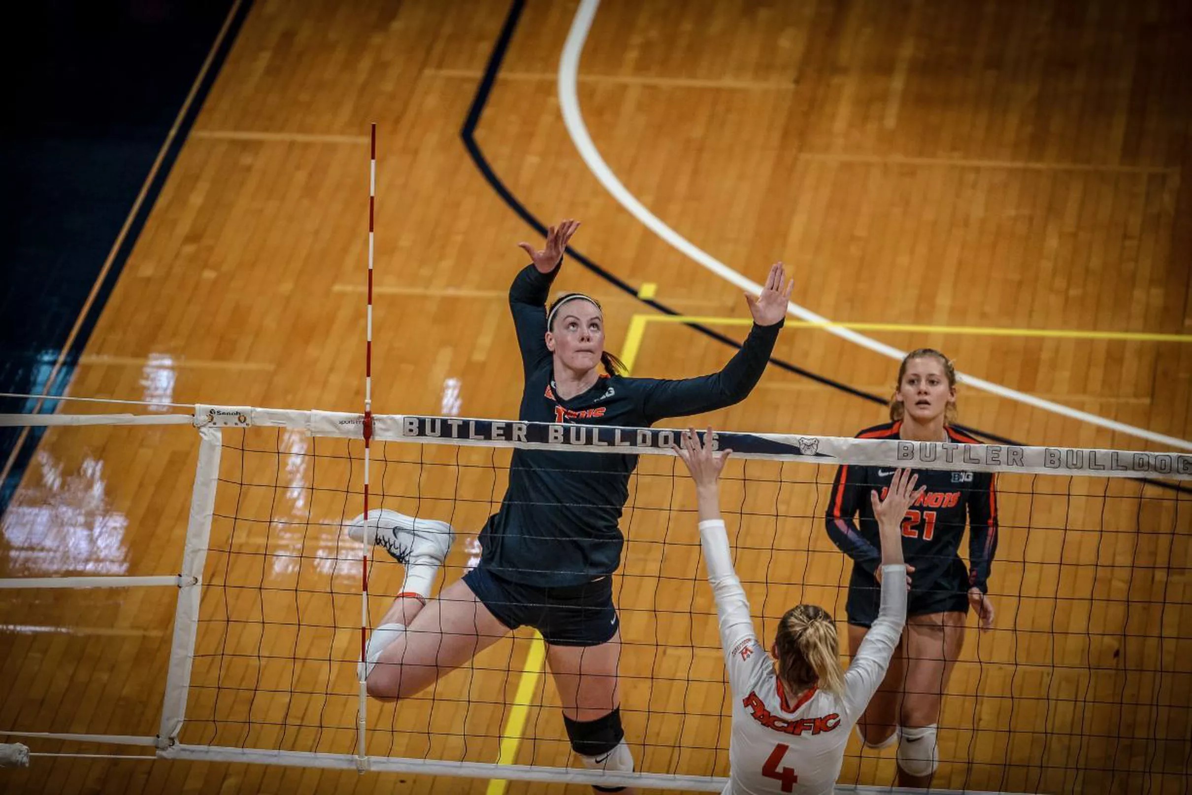 Illinois Volleyball goes undefeated in Indy