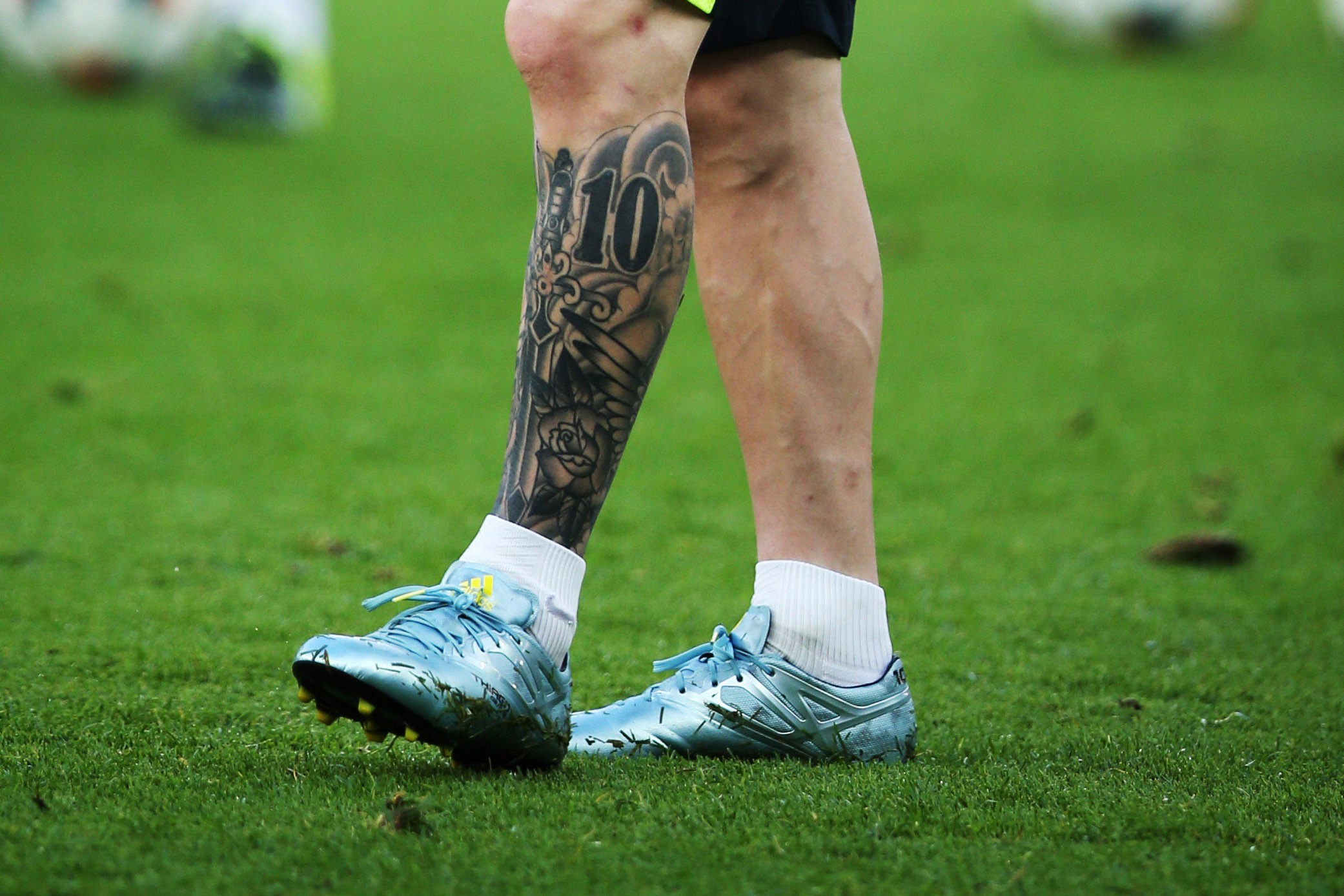 Lionel Messi covered most of his leg tattoo in solid black ink