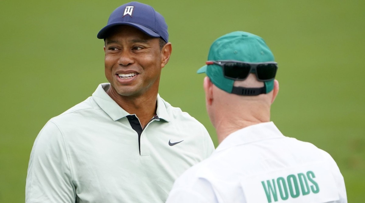 Video of Tiger Woods Hitting Ball Picker During Driving Masters Range