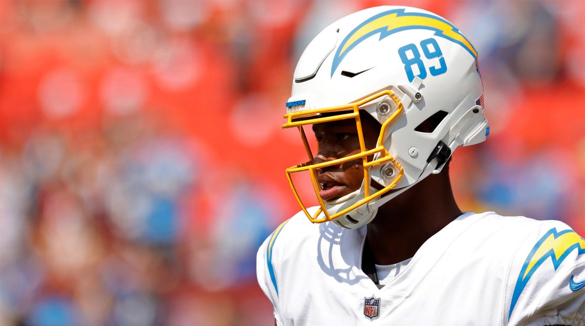 Chargers‘ Donald Parham Jr. Leaves Field on Stretcher After End Zone Injury