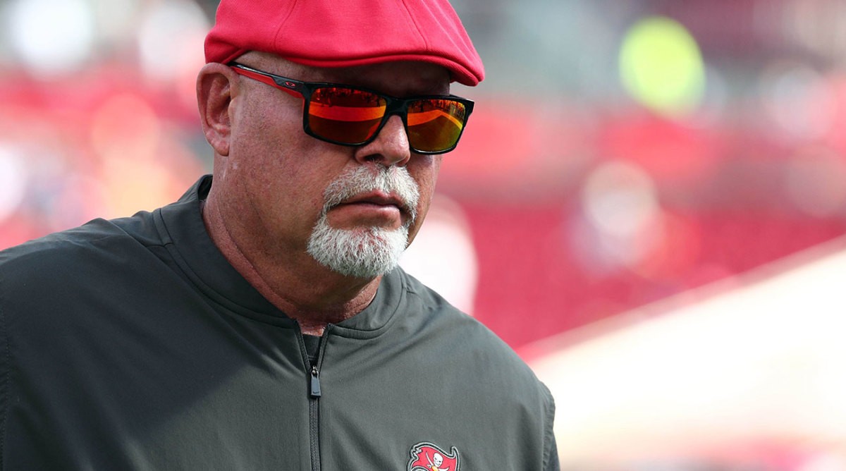 Buccaneers' Bruce Arians won't address futures of Antonio Brown, Mike  Edwards until suspensions over