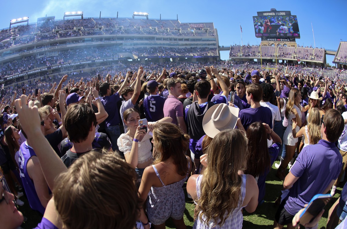 Frogs O' War on X: LaDainian Tomlinson days until TCU football! The Pro  Football Hall of Famer is one of three Horned Frogs to have his jersey  number retired LT's nephew @TreTomlinson