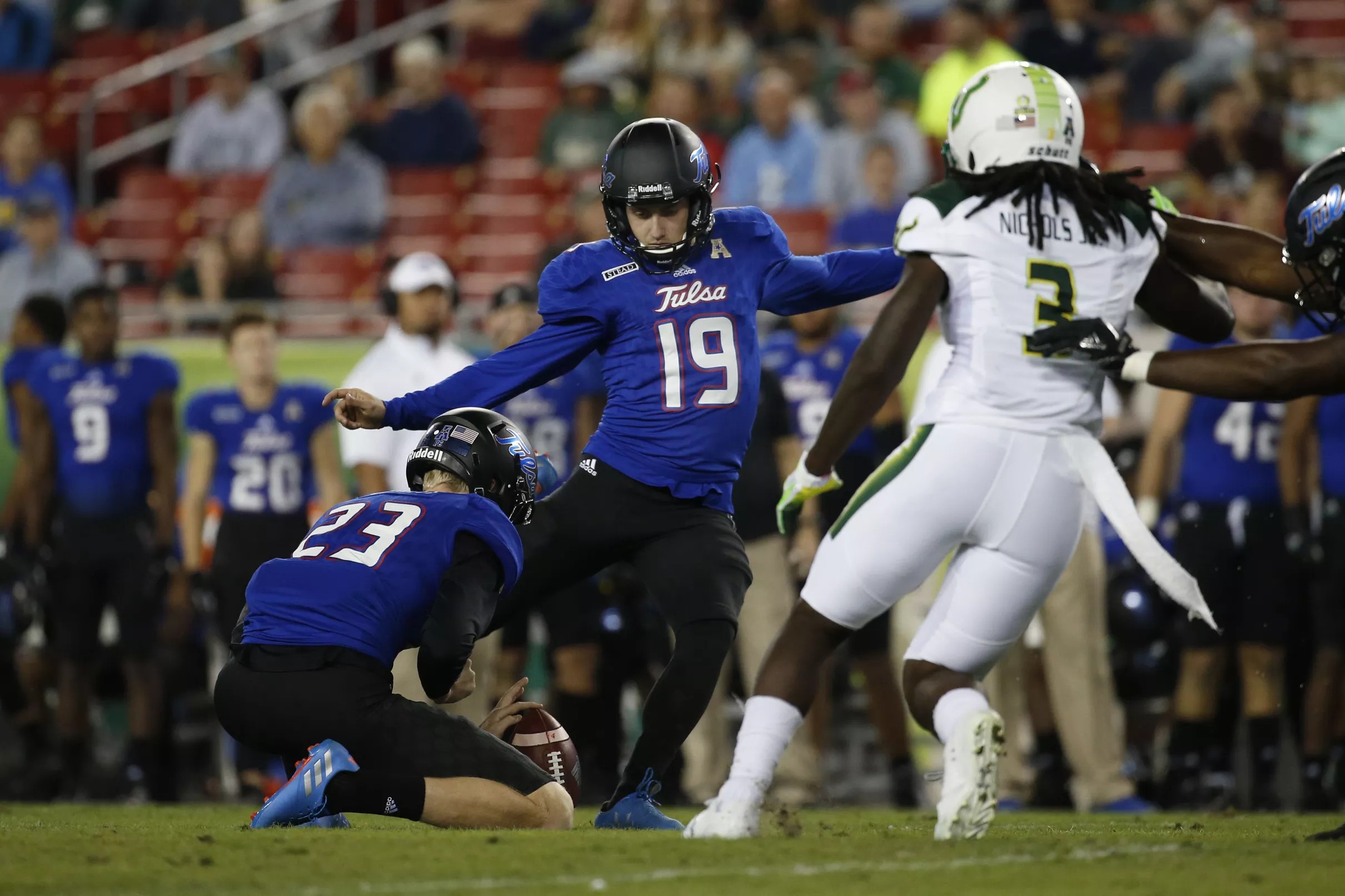 Chicago Bears sign kicker Redford Jones