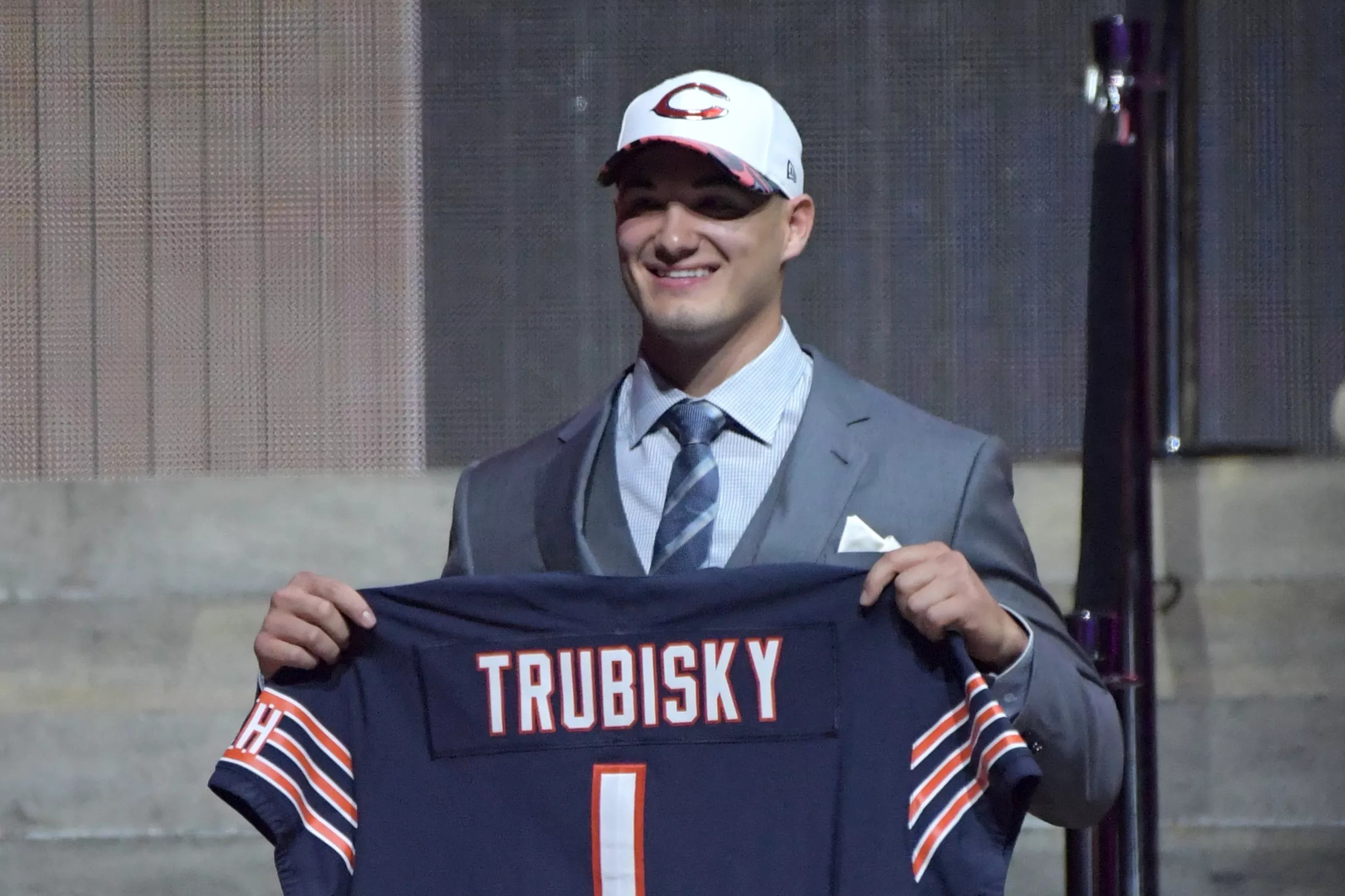 Chicago Bears sign firstround draft pick Mitchell Trubisky