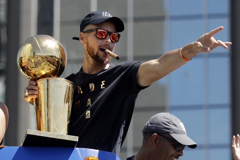 Stephen Curry Includes Letter Seeking 'More Rings' in Championship Pack