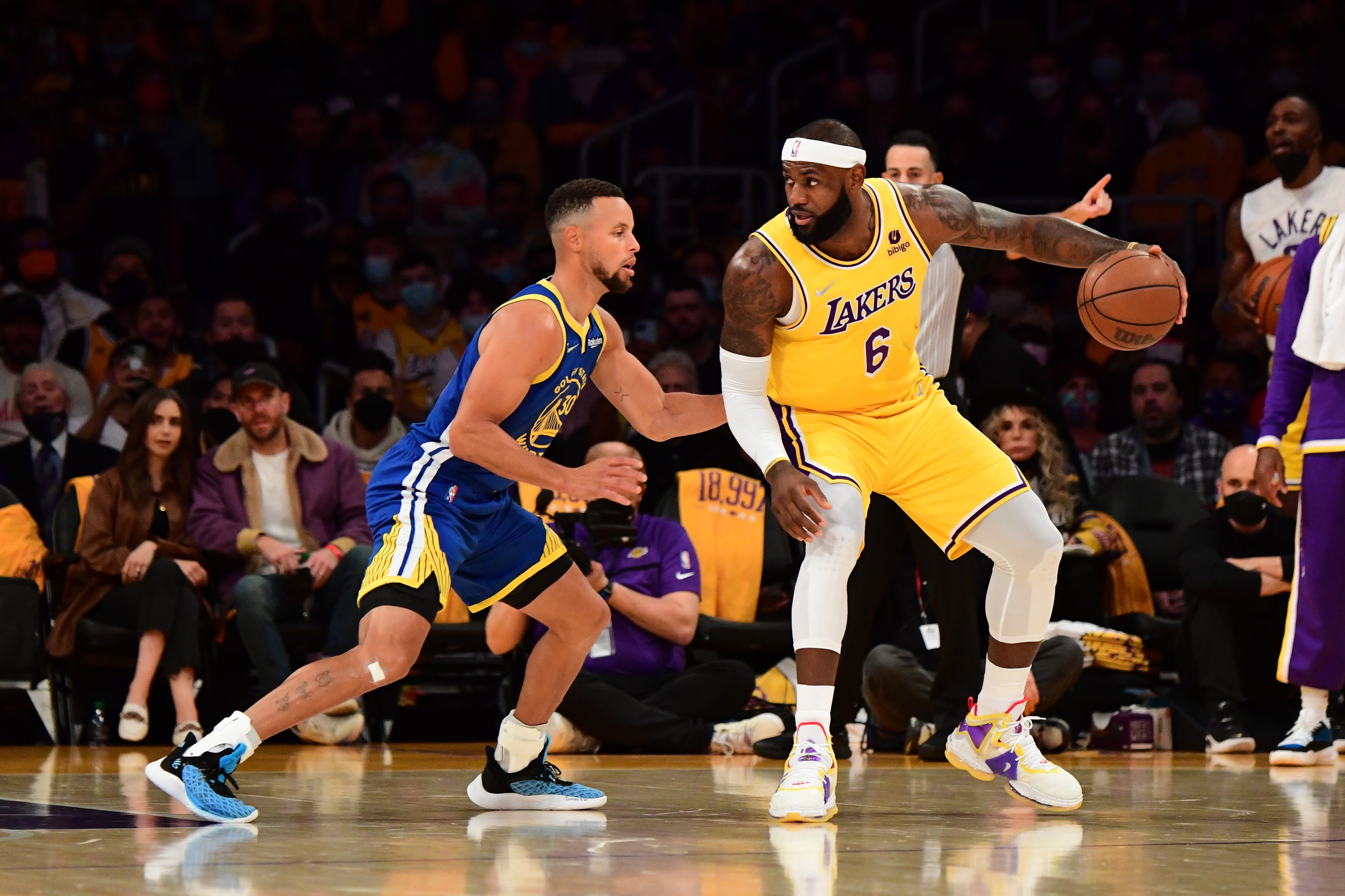 Lakers' LeBron James Congratulates Steph Curry on NBA 3Point Record