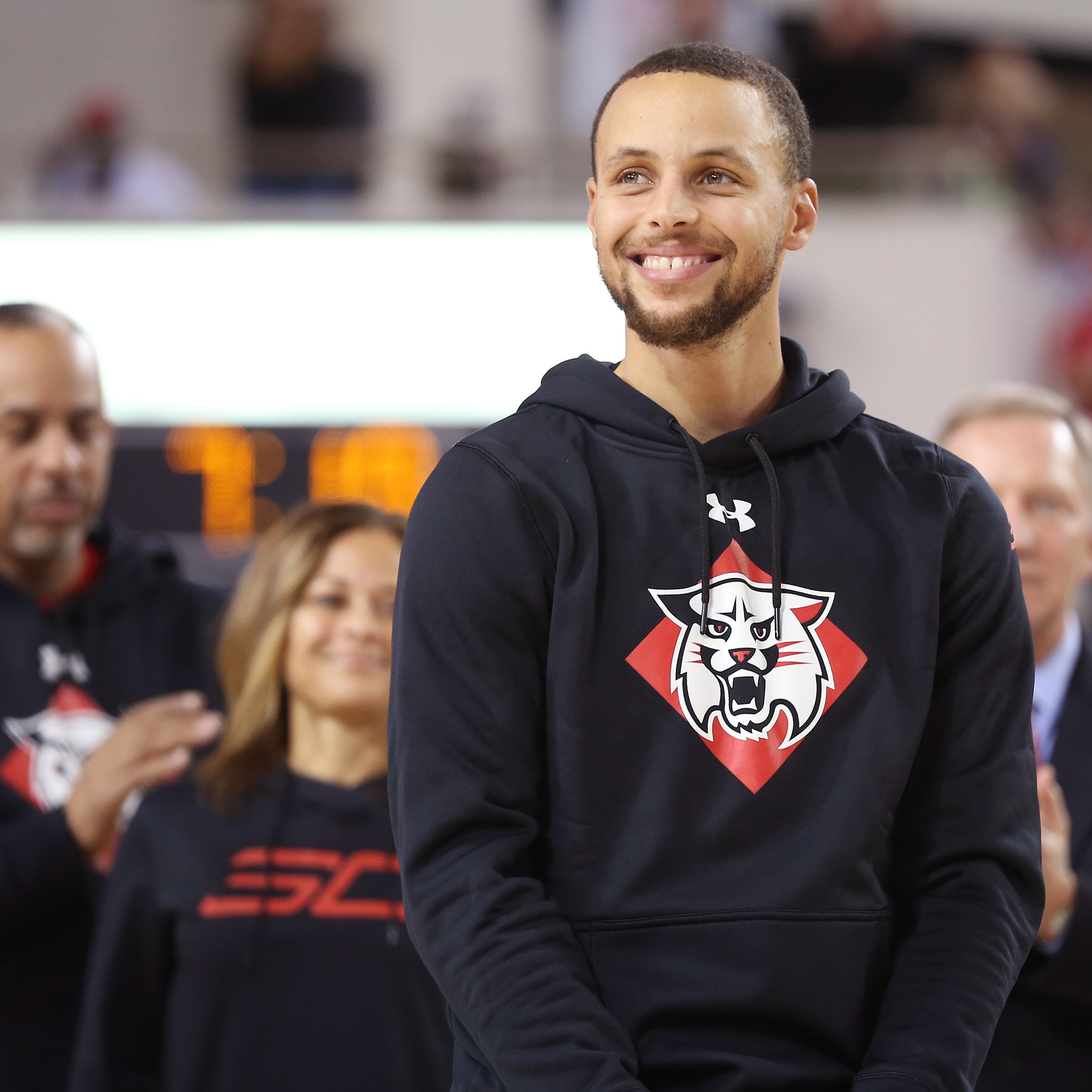 Warriors' Steph Curry to Have Jersey Retired by Davidson After