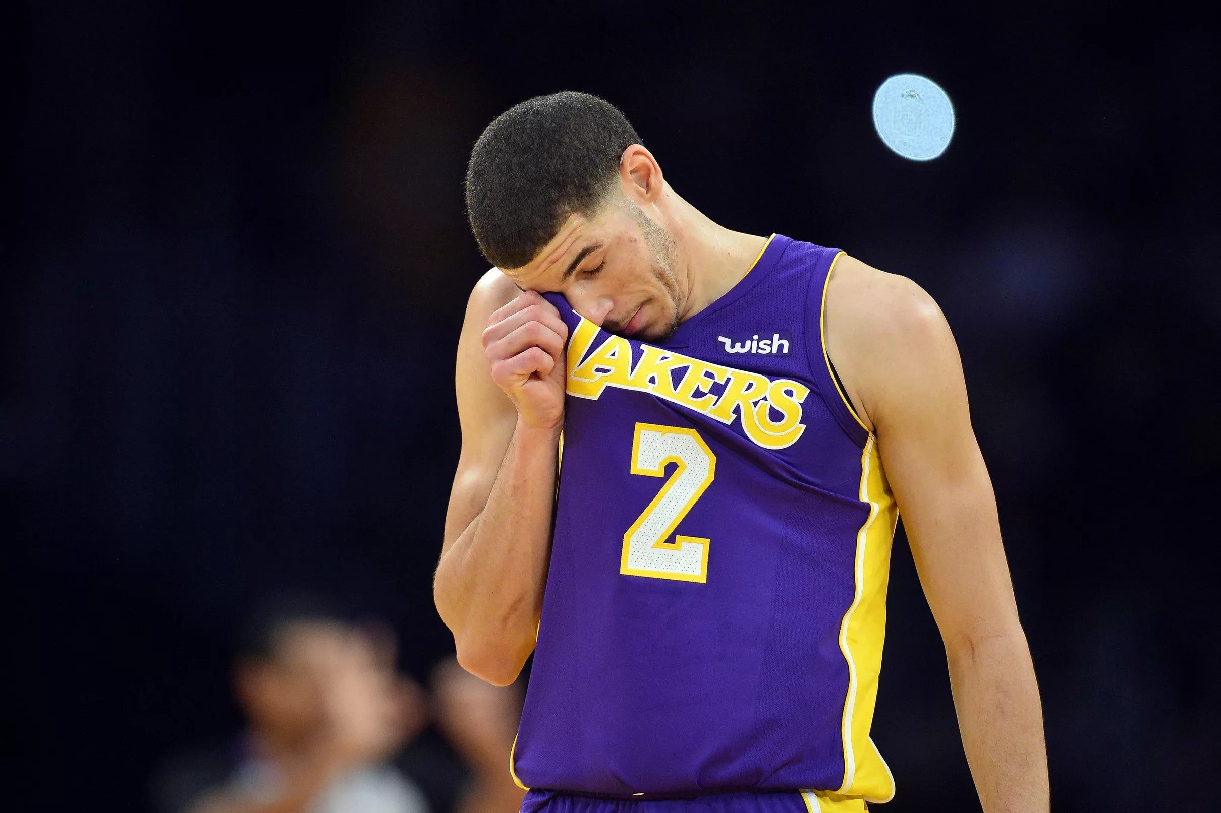 Lakers Injury News Lonzo Ball Suffers Left Shoulder Sprain The Latest