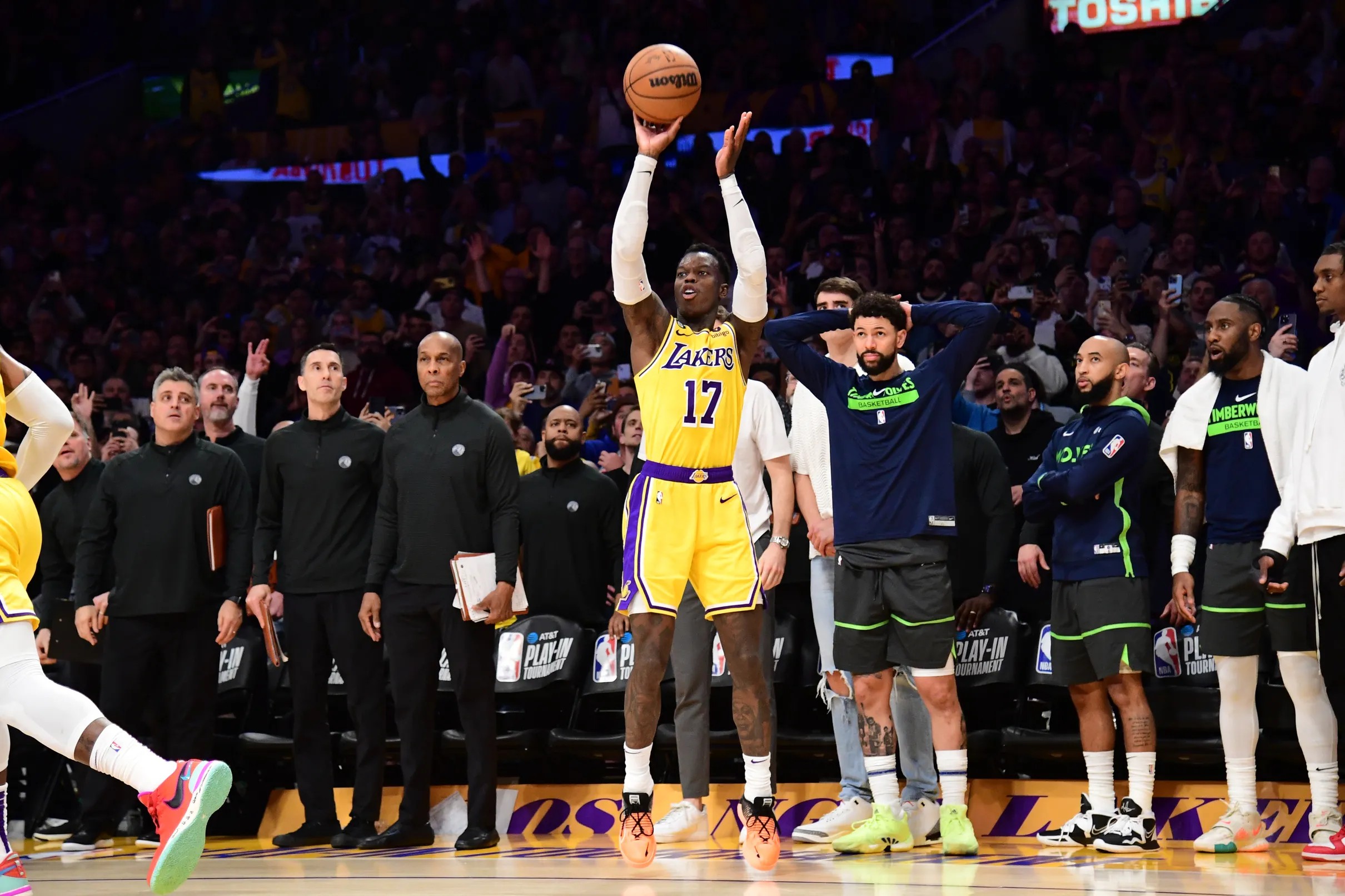 Dennis Schröder helps lead Lakers’ comeback over Timberwolves