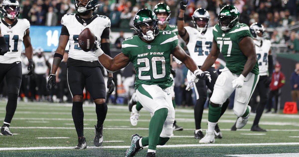 Hall runs for a TD after Adams' INT and Jets shock Eagles 20-14 to