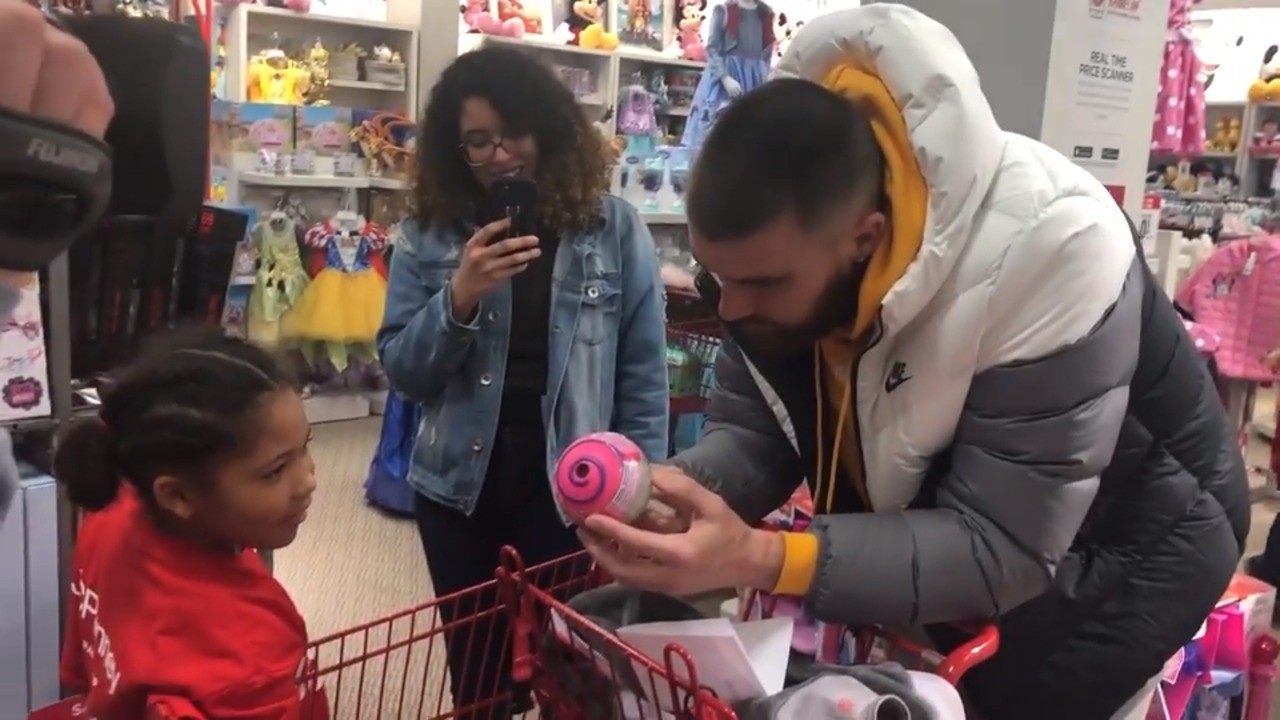 Santa Kelce: Chiefs' Travis Kelce shops with YMCA kids at JCPenney holiday  event