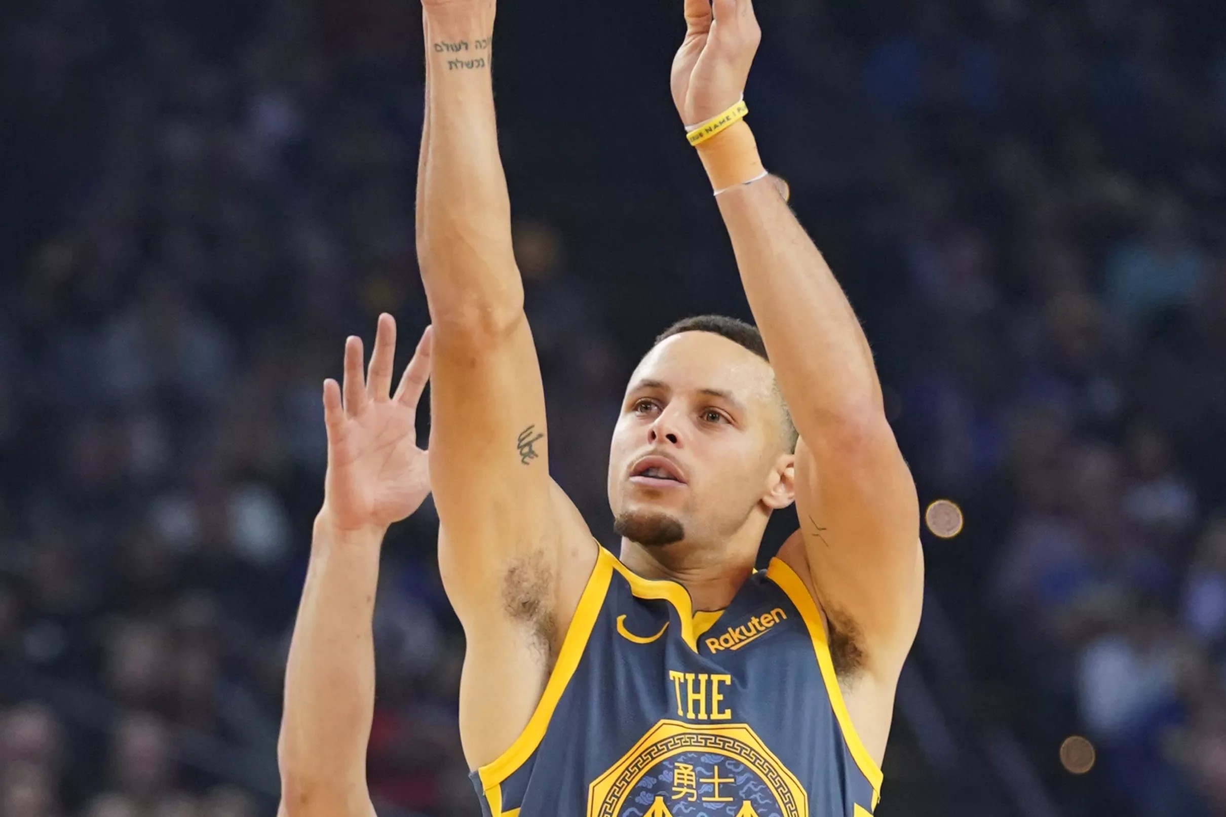 Steph Curry enters tonight’s game against the Grizzlies just 10 points
