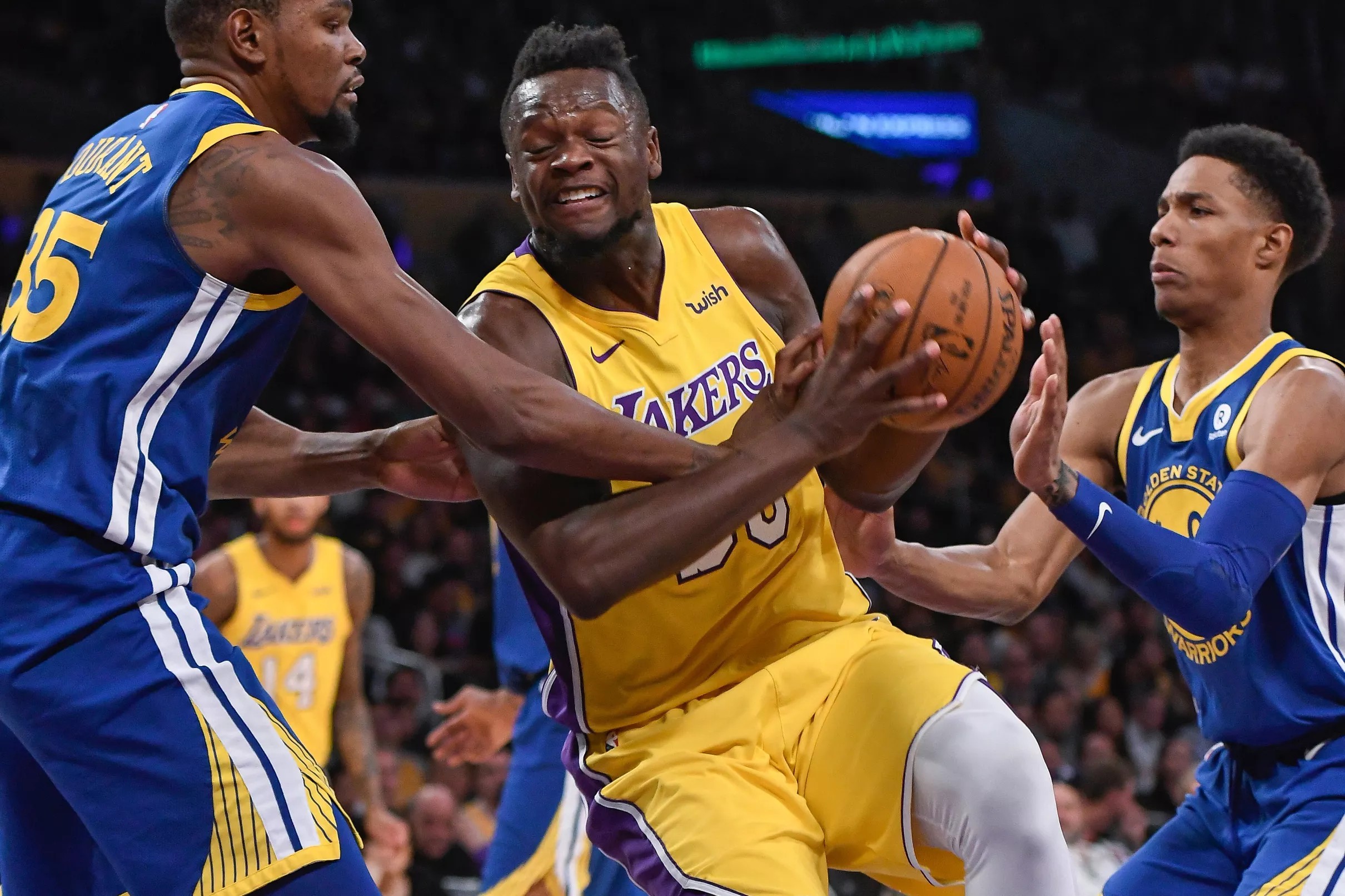The Warriors win streak faces the Lakers streakbusters