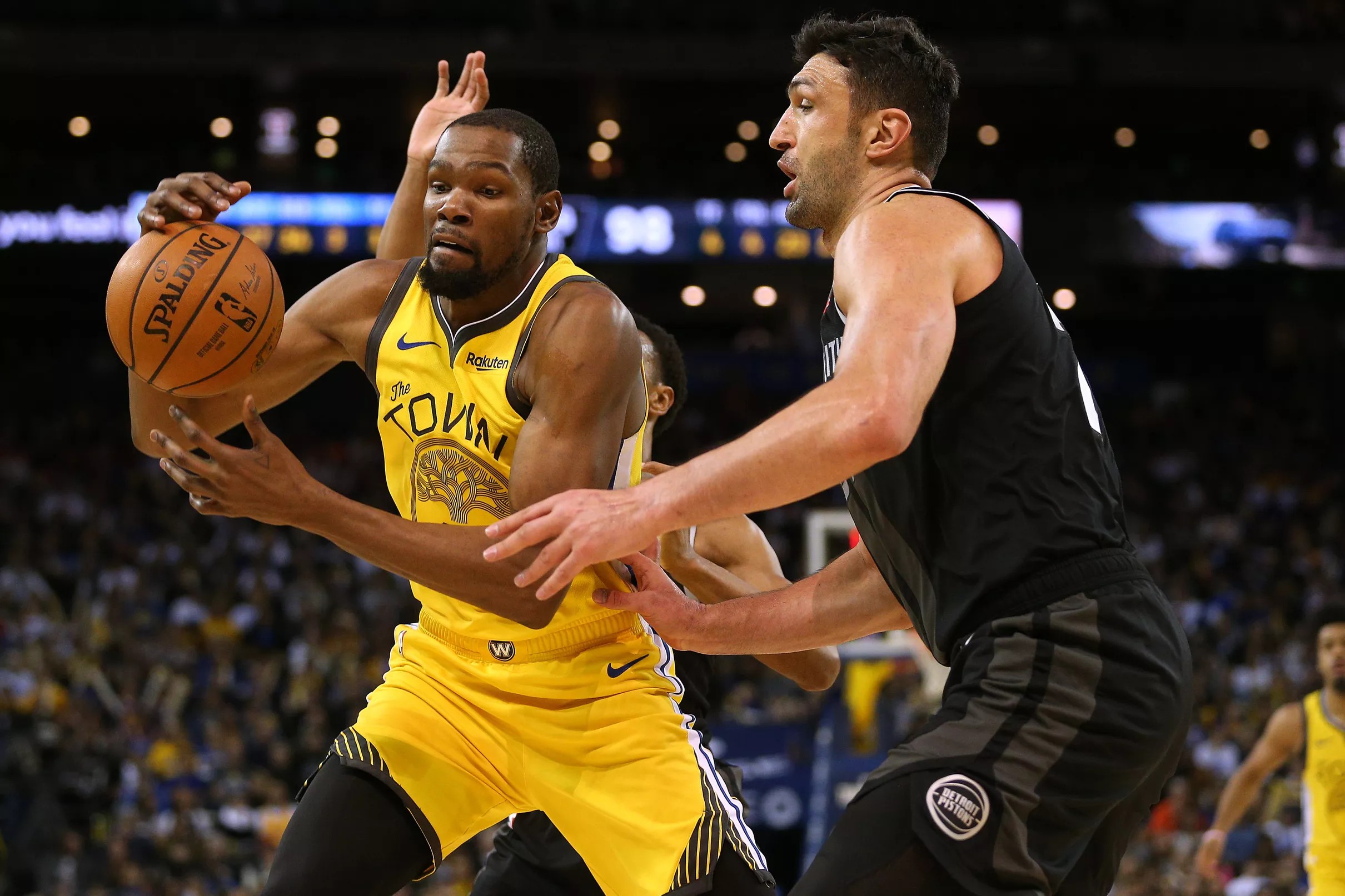 Explain One Play How Kevin Durant gets buckets wIthout