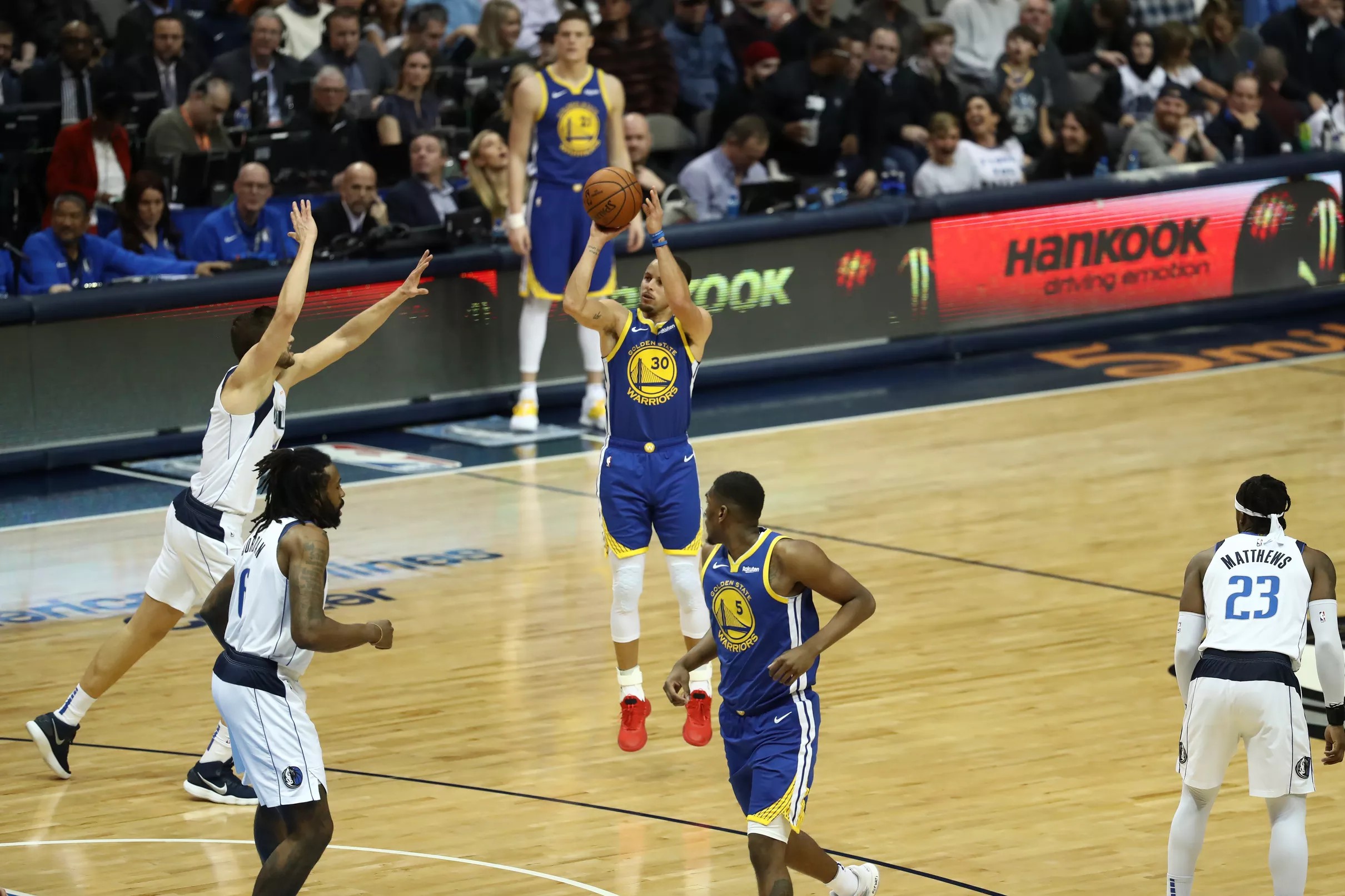 Explain One Play: Stephen Curry Outduels Luka Doncic