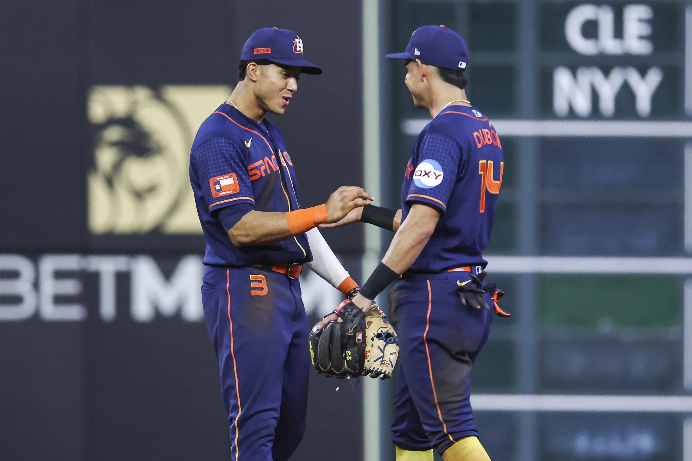 What's An Astros Fan To Do? - The Crawfish Boxes