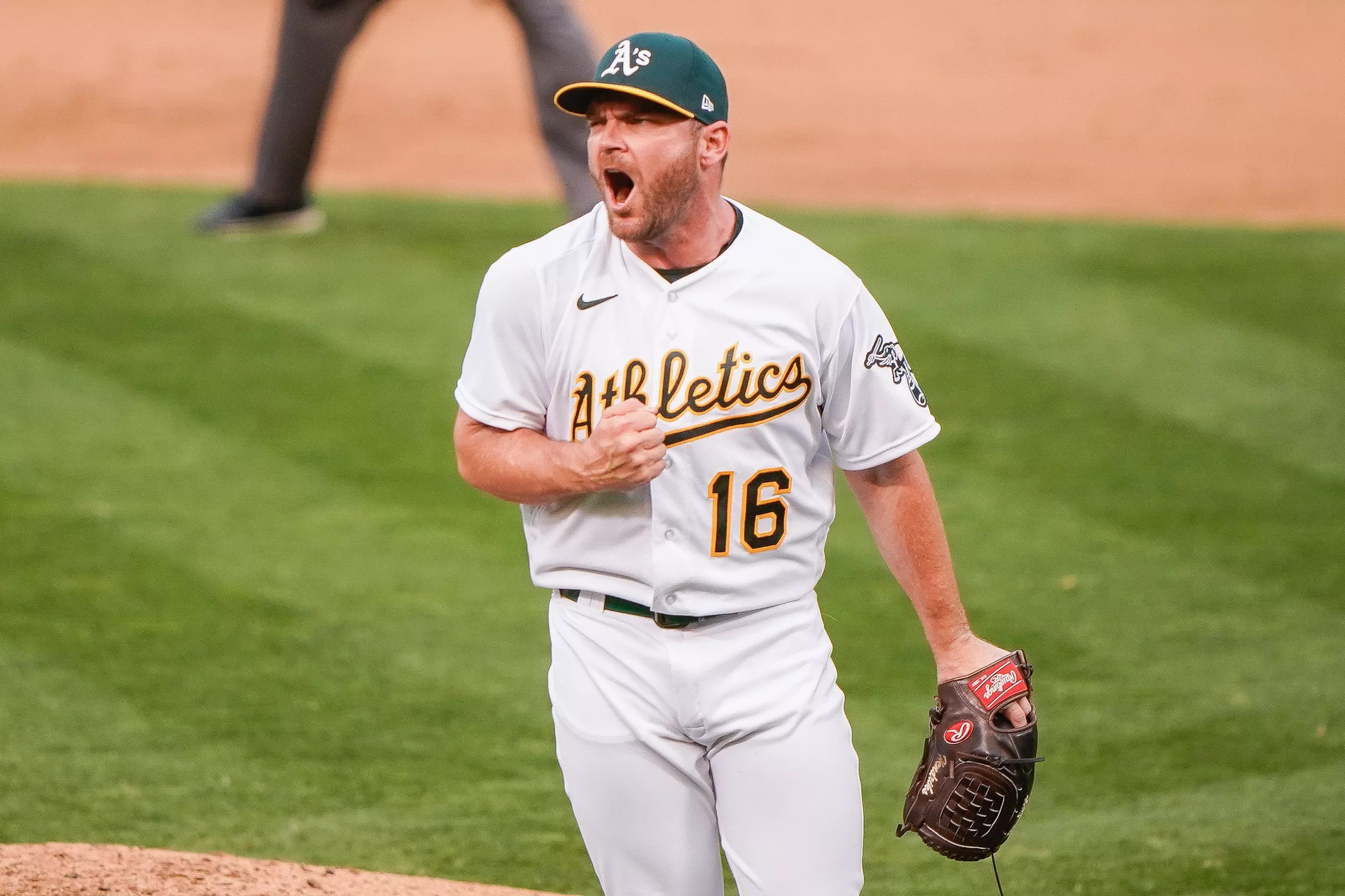 Astros Free Agent Target Liam Hendriks